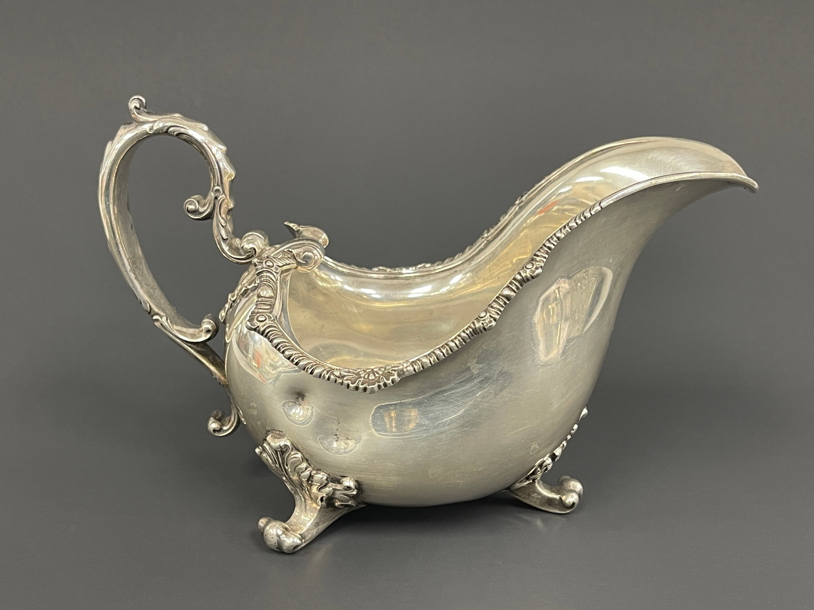 1884 STERLING SILVER GRAVY BOAT: 1884 STERLING SILVER GRAVY BOAT 586 GR