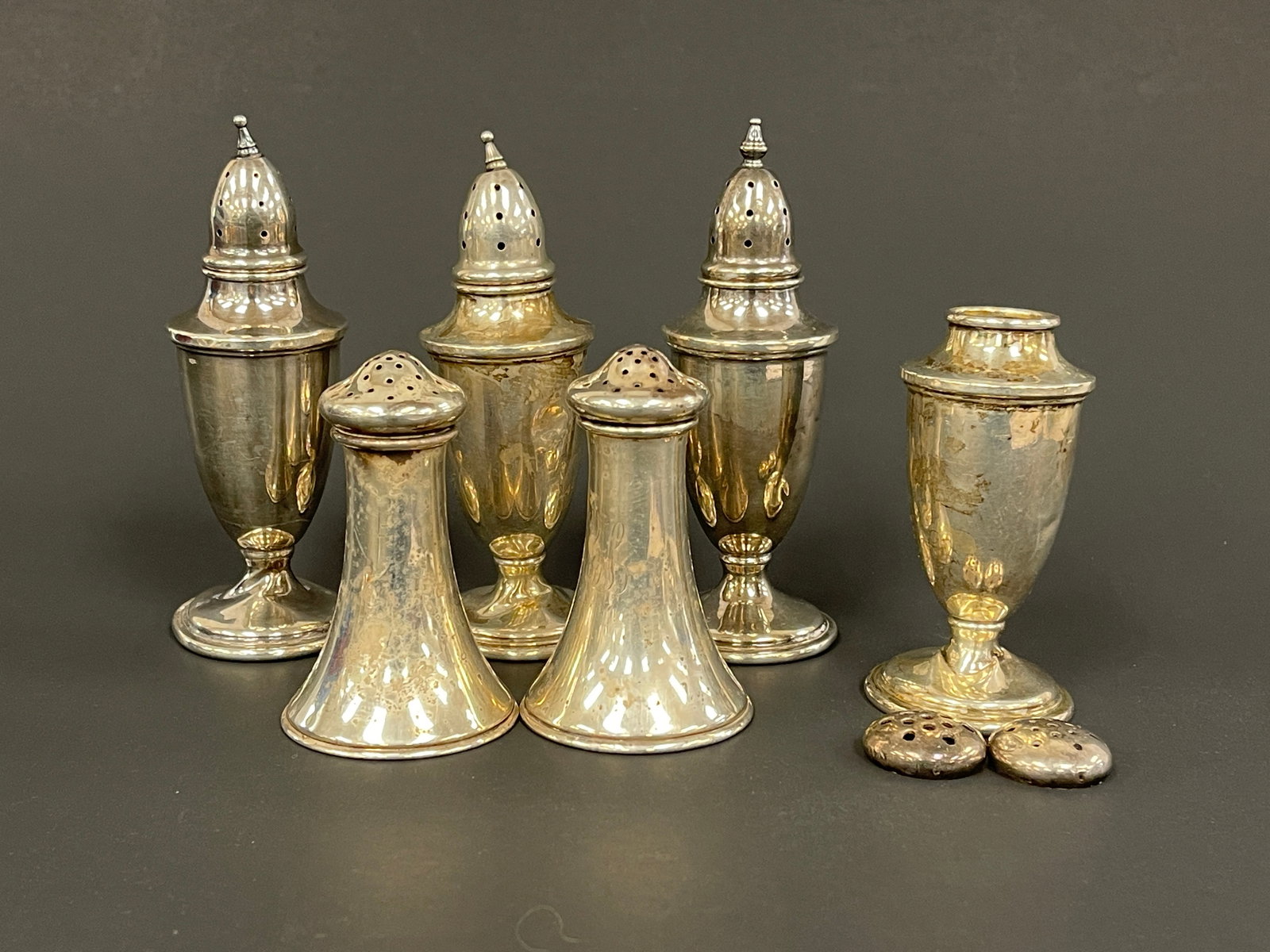 SIX STERLING SILVER SALT AND PEPPER SHAKERS 223 GR (1 of 4)