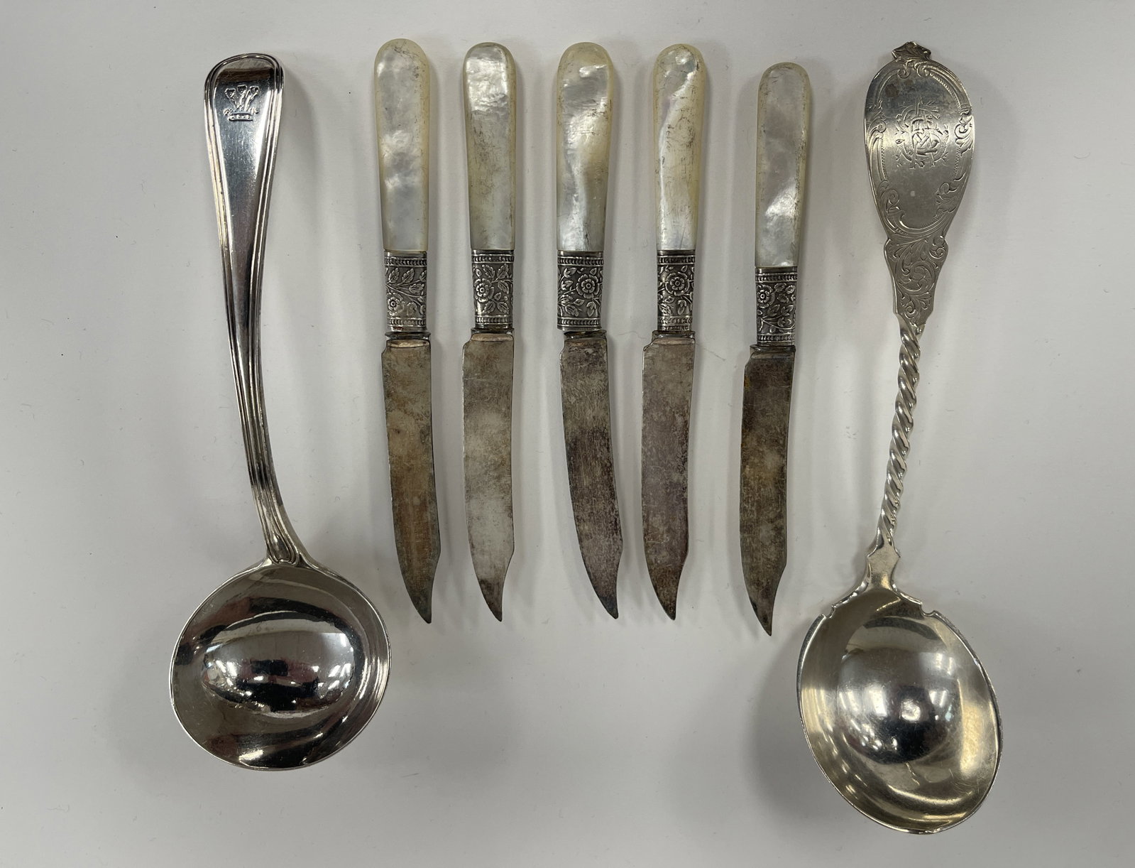 5 MOTHER OF PEARL KNIVES , TWO LADLES (1 of 3)