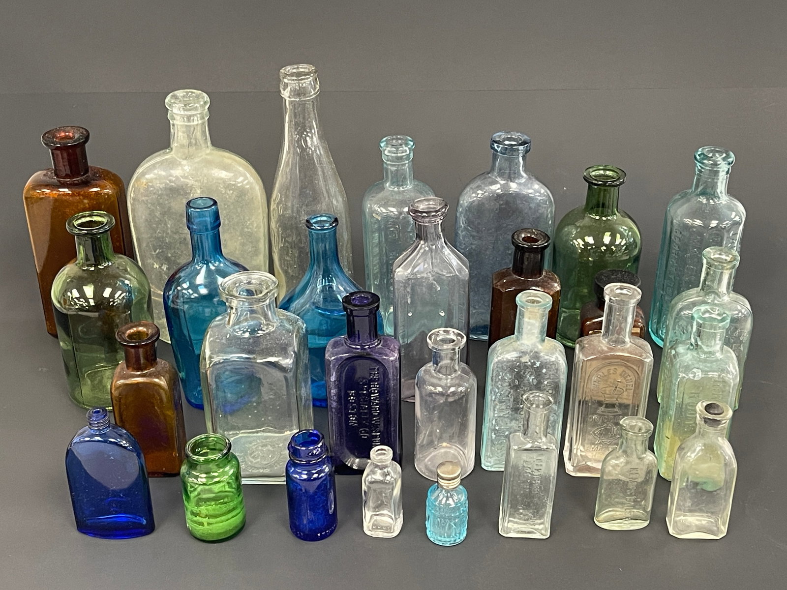 GROUPING OF 29 ESTATE FOUND BOTTLES: GROUPING OF 29 ESTATE FOUND BOTTLES