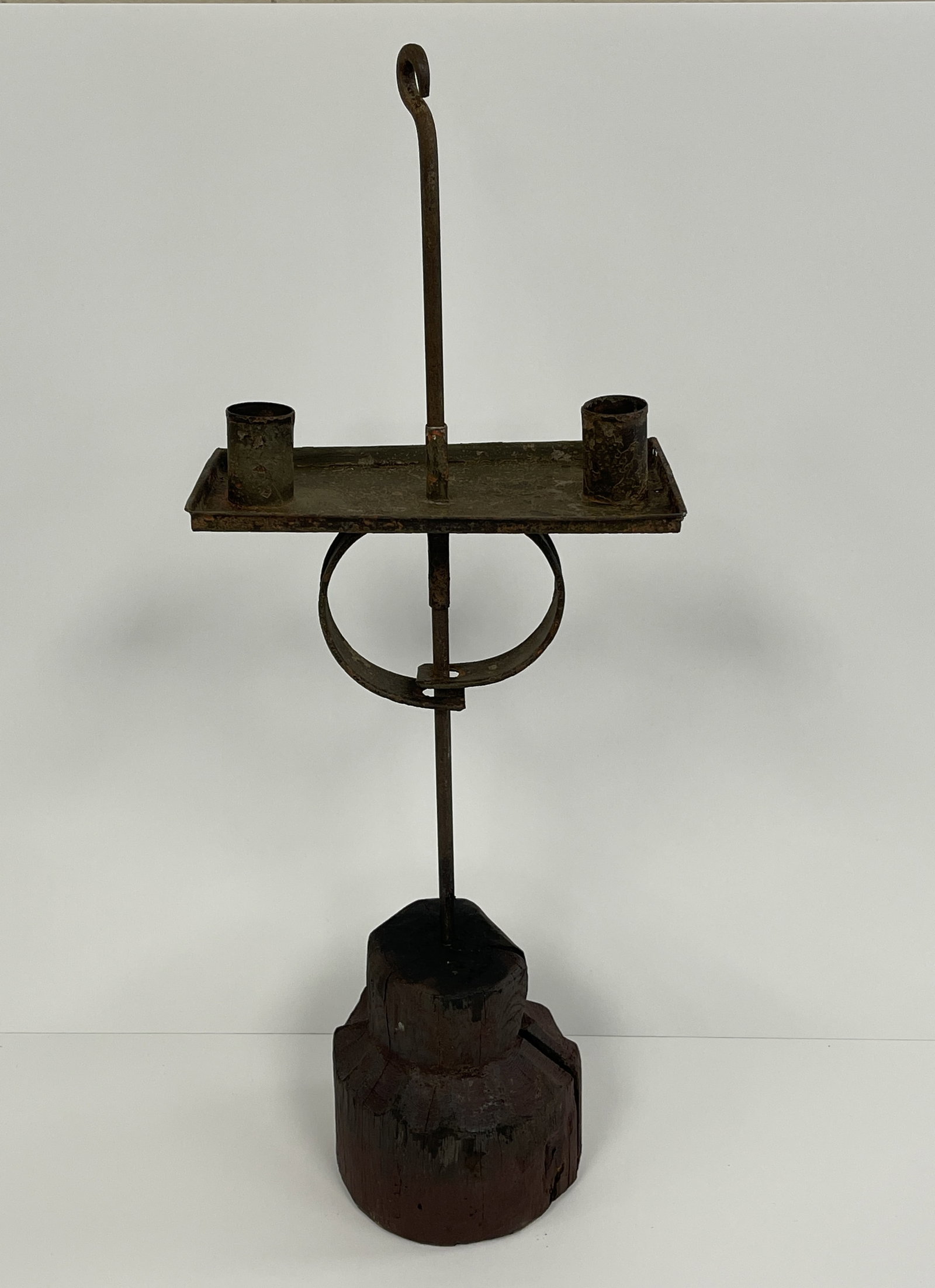 IRON DOUBLE CANDLE HOLDER W/ WOODEN BASE IN OLD RED: ADJUSTABLE SHEET IRON DOUBLE CANDLE HOLDER W/ WOODEN BASE IN OLD RED