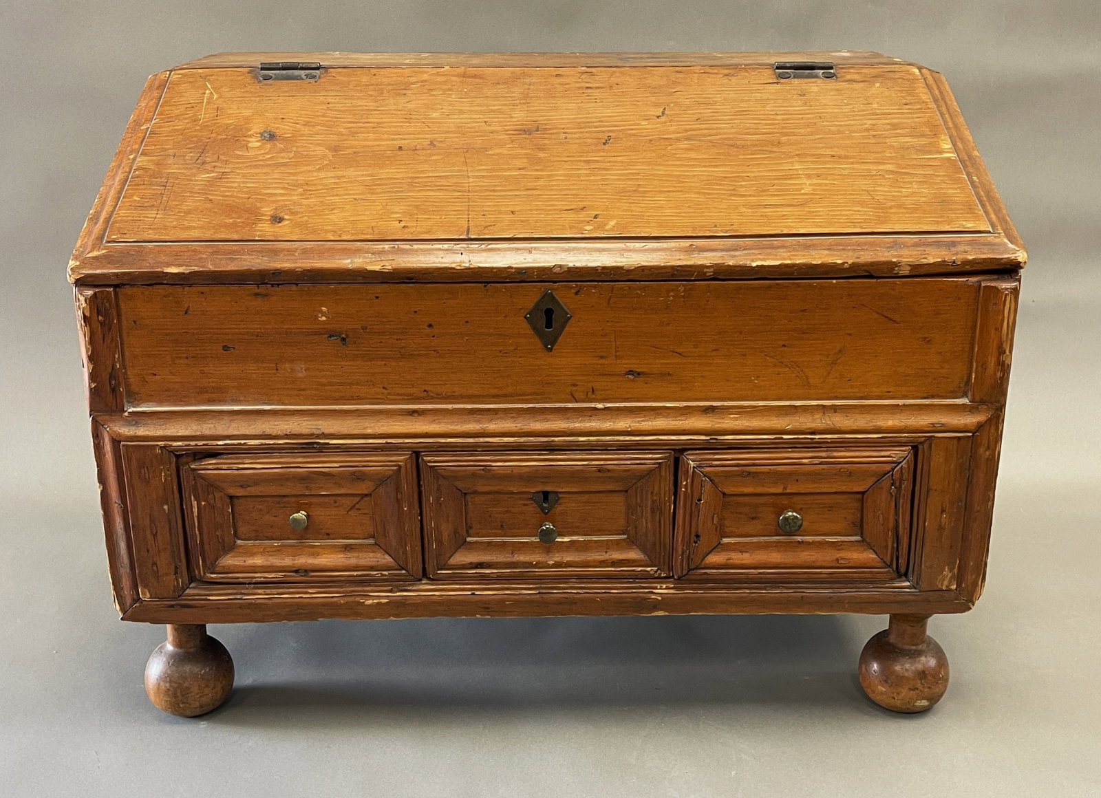17TH & 18TH C WILLIAM & MARY BALL FOOT SLANT LID TABLE DESK (1 of 10)