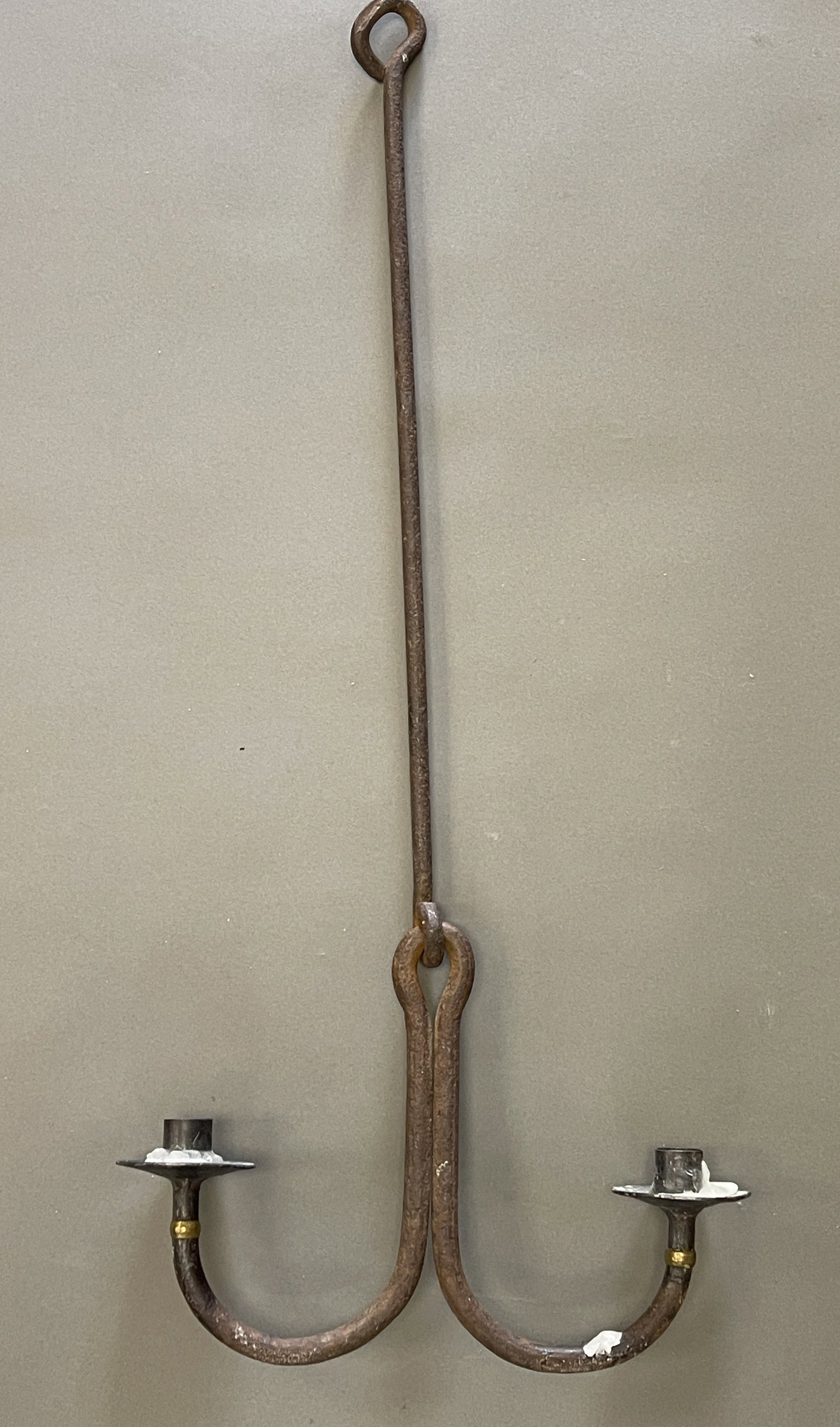 18TH C TWO CANDLE LIGHTING DEVICE IN OLD SURFACE (1 of 3)