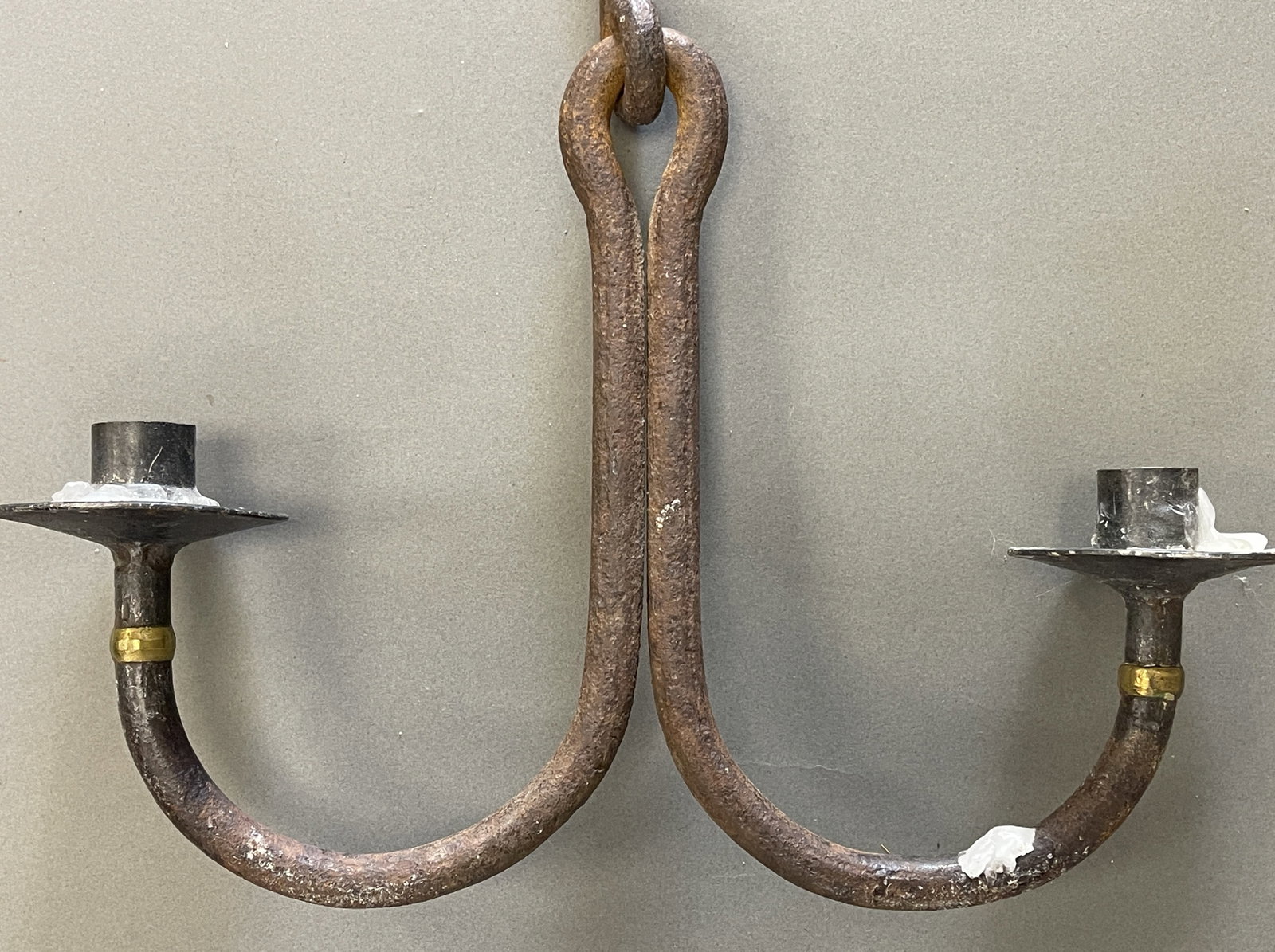 18TH C TWO CANDLE LIGHTING DEVICE IN OLD SURFACE - 2
