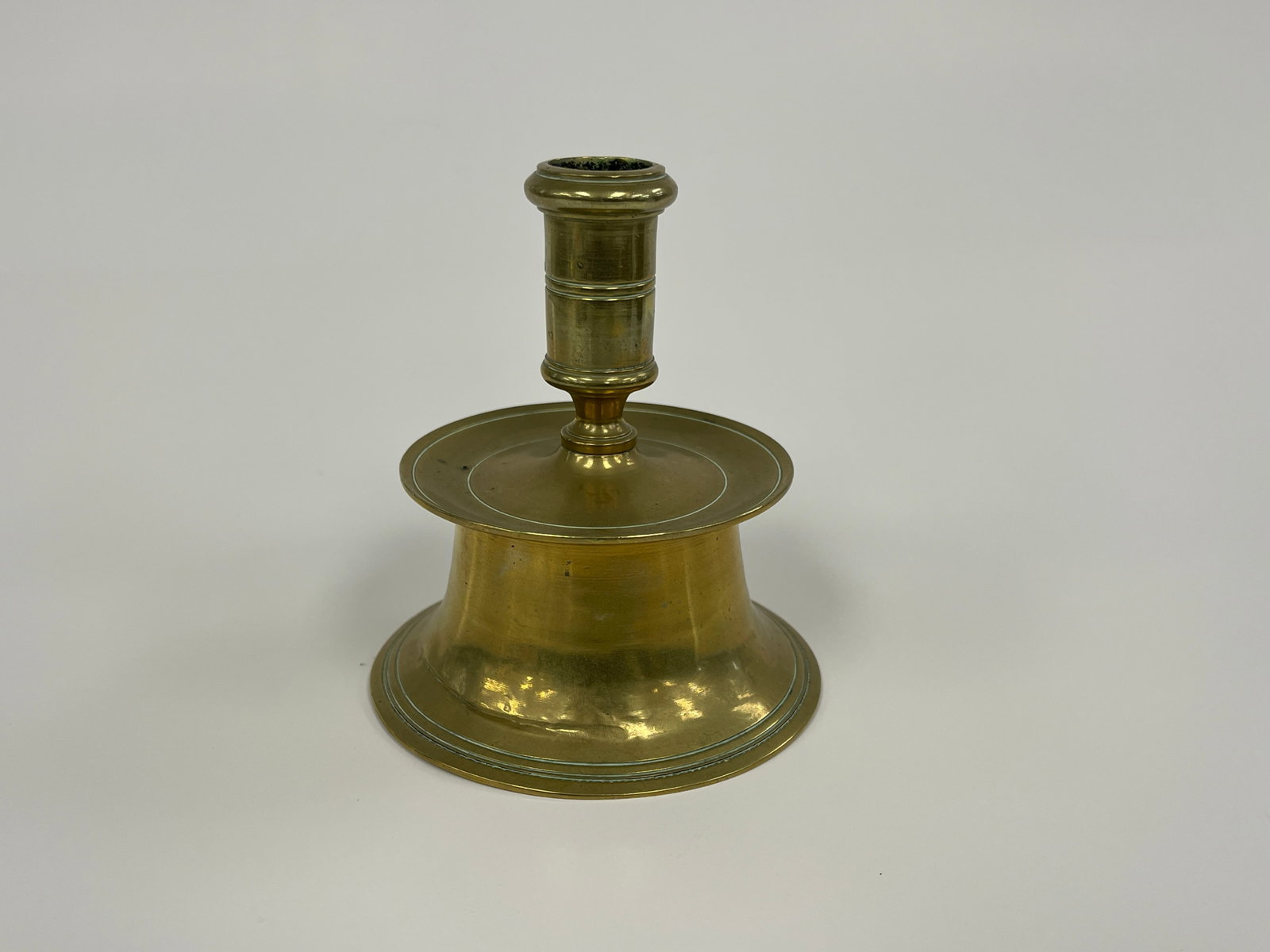17TH C BRASS CAPSTAN CANDLESTICK C 1650: 17TH C BRASS CAPSTAN CANDLESTICK C 1650