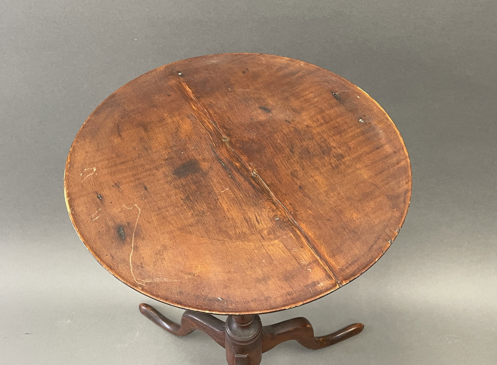 FINE 18TH C QA CANDLESTAND MAPLE - 2