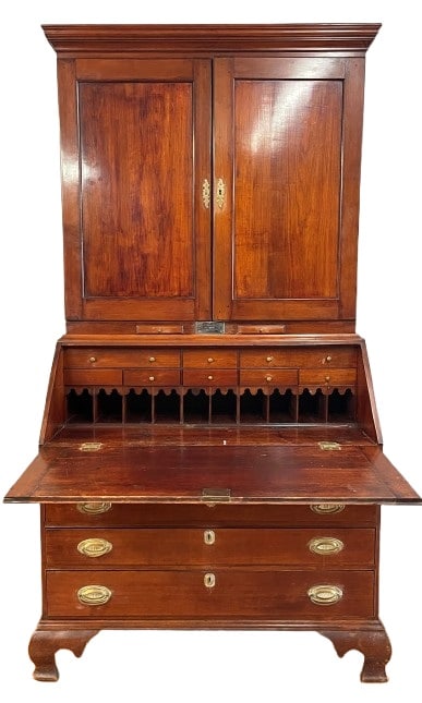 18TH C CHIPPENDALE SLANT LID SECRETARY: IMPORTANT 18TH C CHIPPENDALE SLANT LID SECRETARY BY JONAH EARLE WAS BROTHER OF FAMOUS FOLK ARTIST RALPH EARLE NYC LATE 18TH C OWNER OF THE DESK NOTED ON PLAQUE ALL ORIGINAL CONSTRUCTION ALL CHERRY