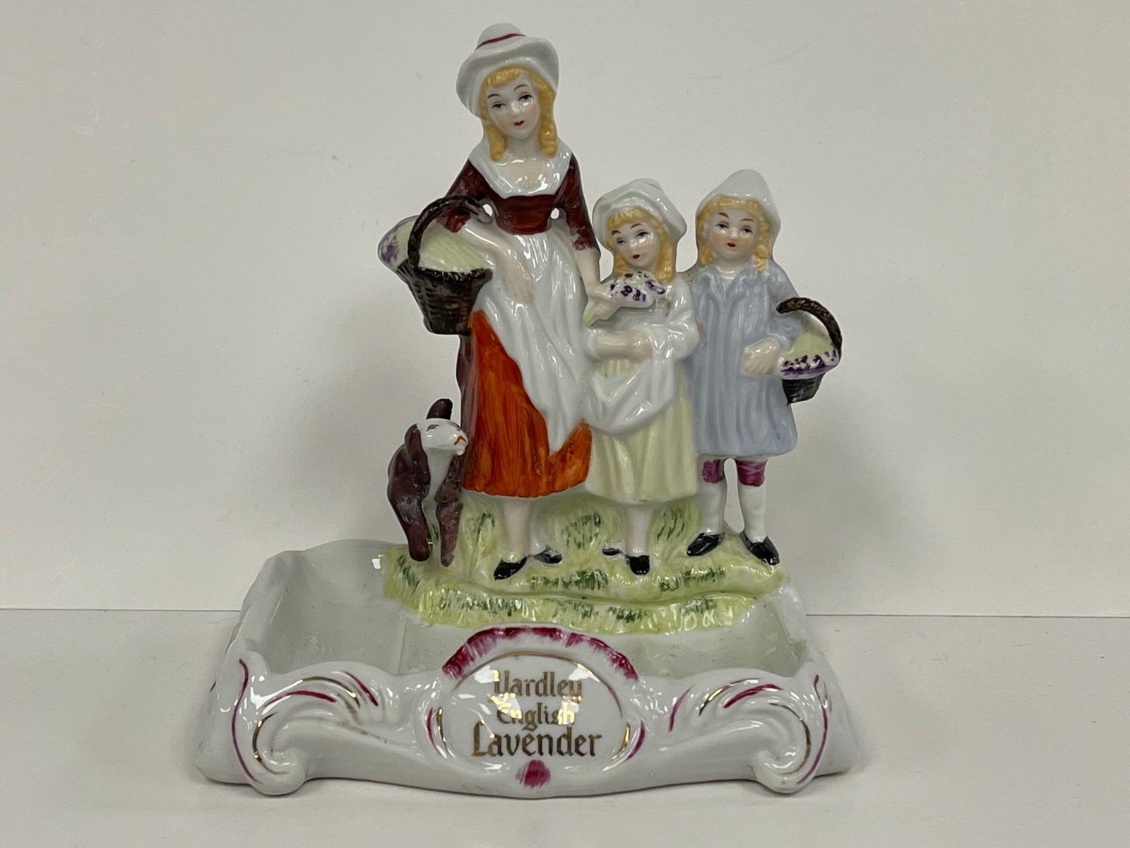 YARDLEY STAFFORDSHIRE ADVERTISING STATUE: YARDLEY STAFFORDSHIRE ADVERTISING STATUE
