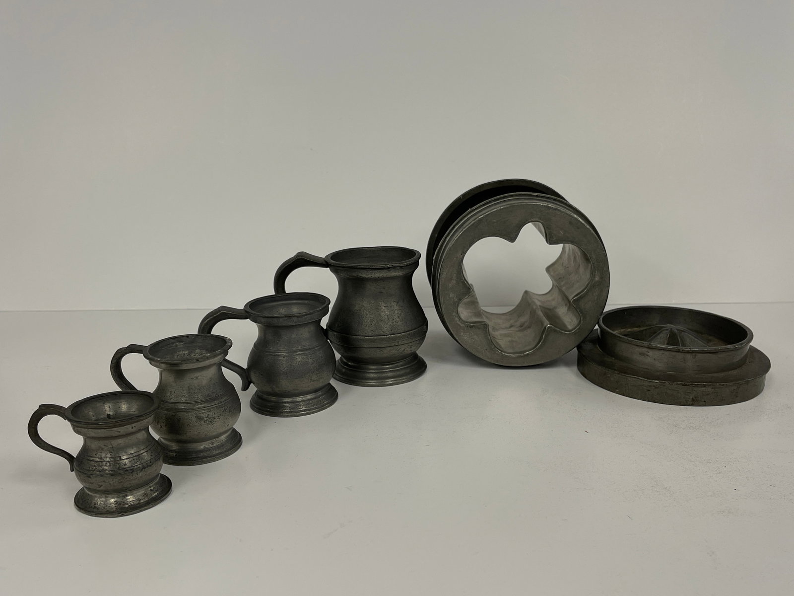 6 PCS PEWTER LOT ; 4 GRADUATED MEASURES , ICE CREAM MOULD (1 of 4)