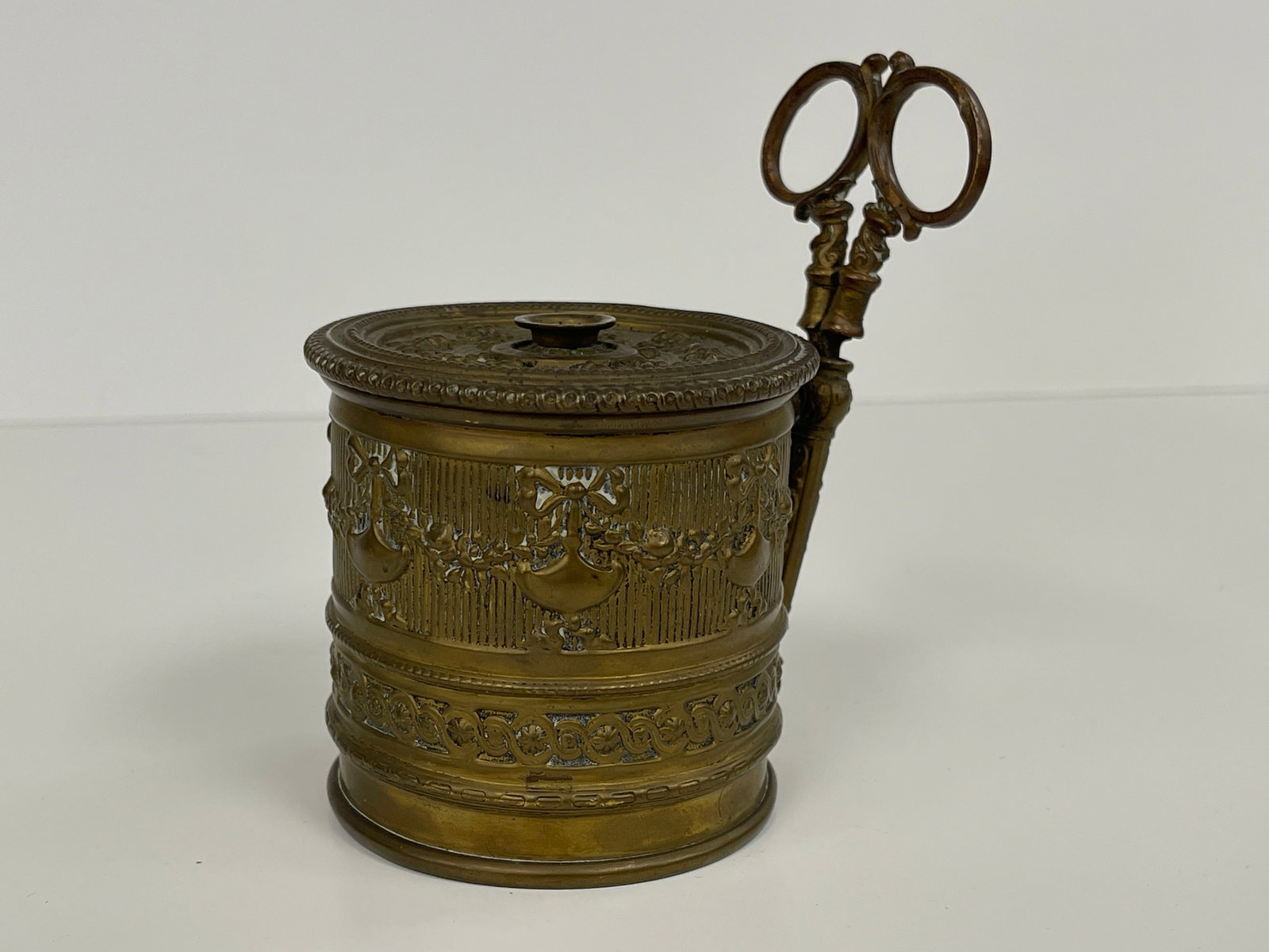 EMBOSSED BRASS STRING HOLDER W/ ORIGINAL SCISSORS - 4