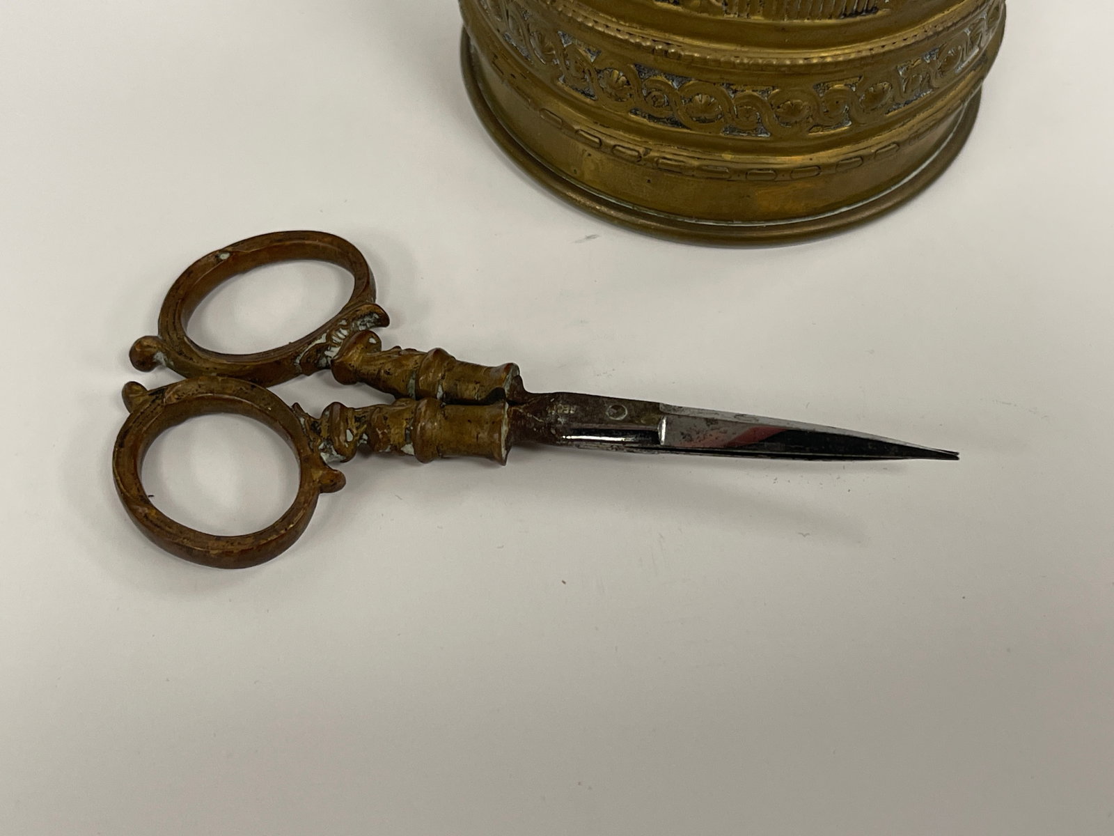 EMBOSSED BRASS STRING HOLDER W/ ORIGINAL SCISSORS - 6