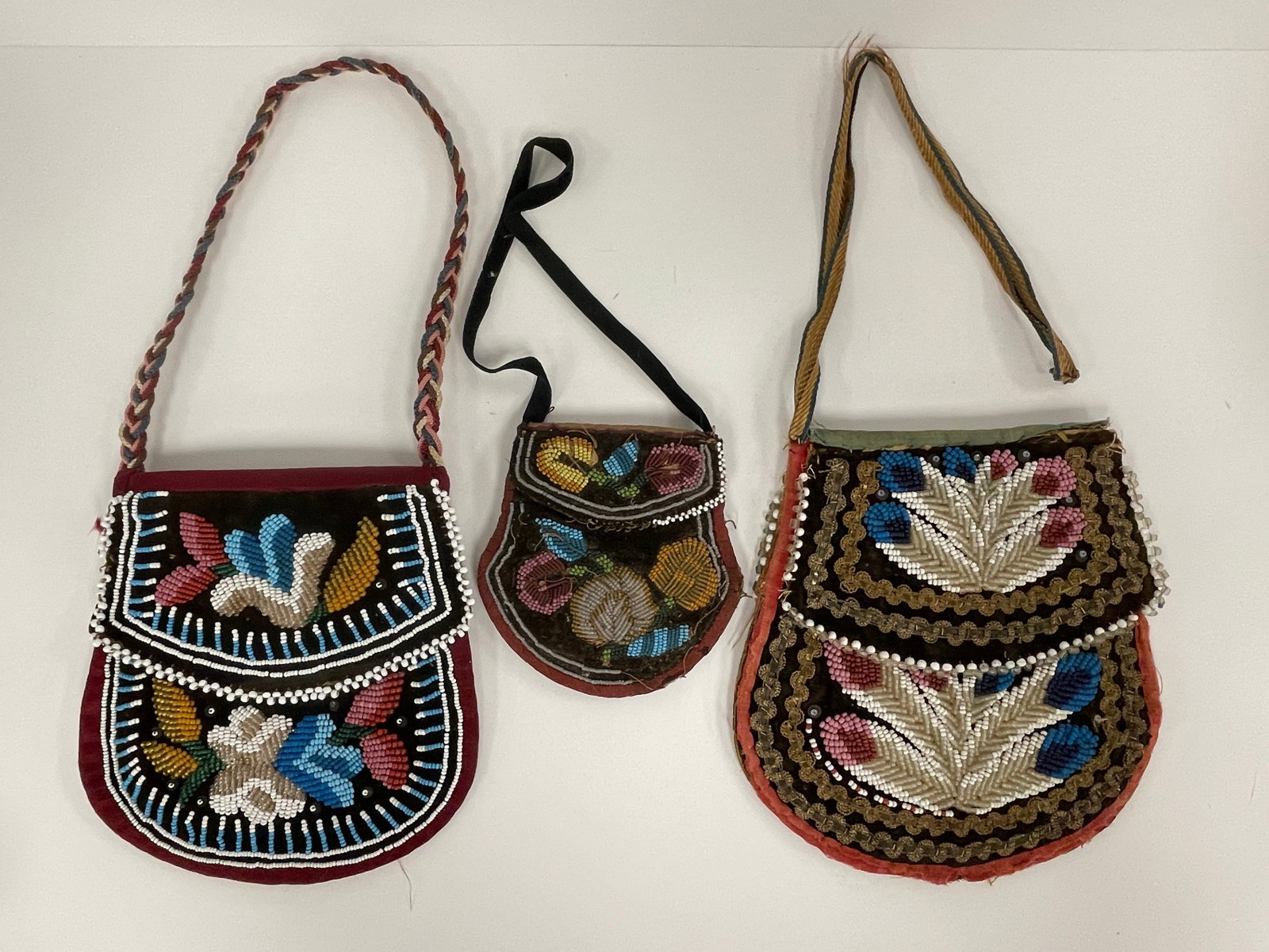 LOT OF 3 VERY CLEAN NATIVE AMERICAN BEADWORK PURSES (1 of 3)