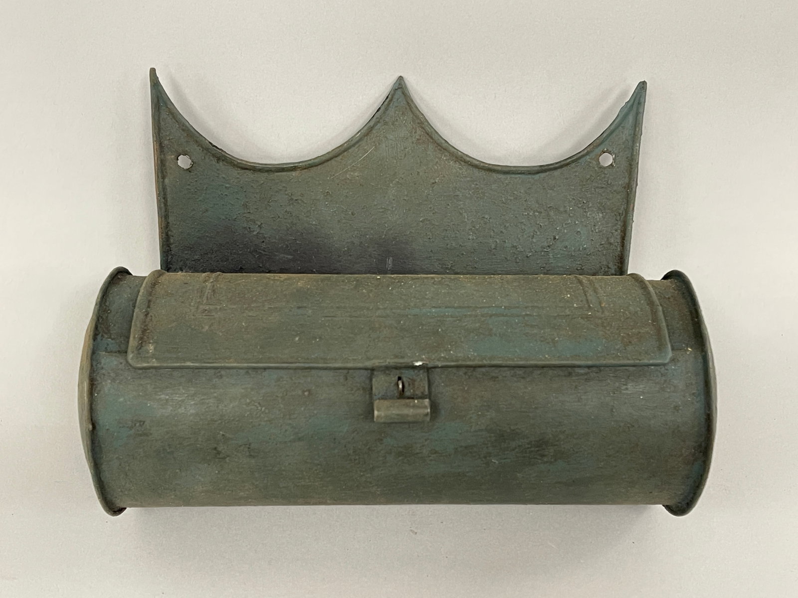 HANGING ROUND GREEN PAINTED CHERRY IRON CANDLEBOX (1 of 5)