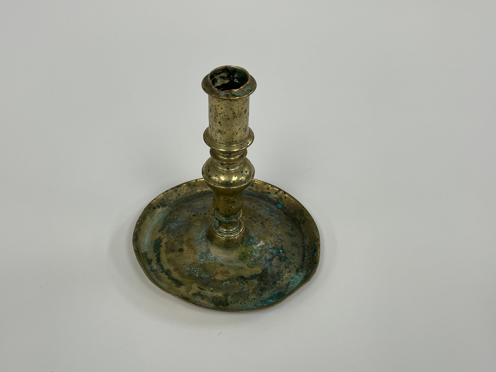 17TH C BRASS SAUCER BASE CANDLESTICK - 2