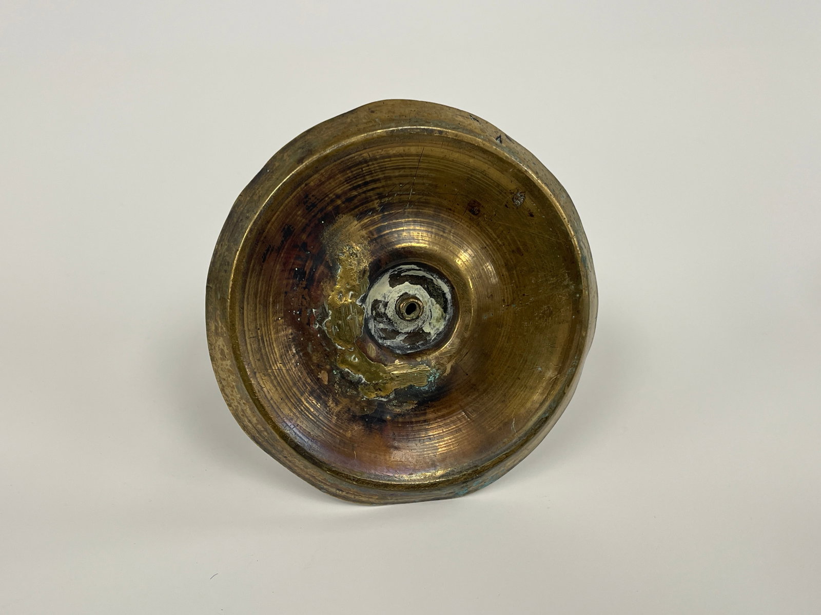 17TH C BRASS SAUCER BASE CANDLESTICK - 3