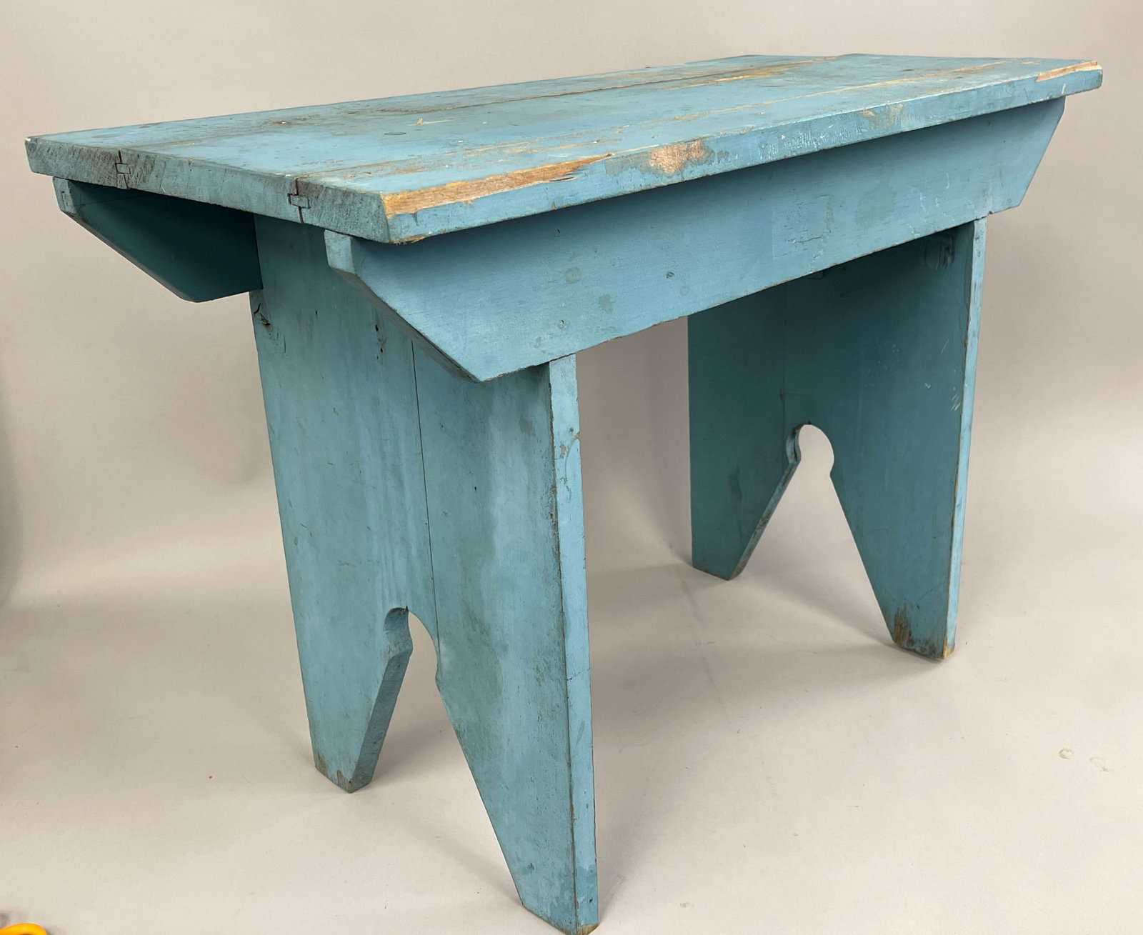 BLUE PAINTED BENCH: BLUE BENCH 28" X 14" X 20"