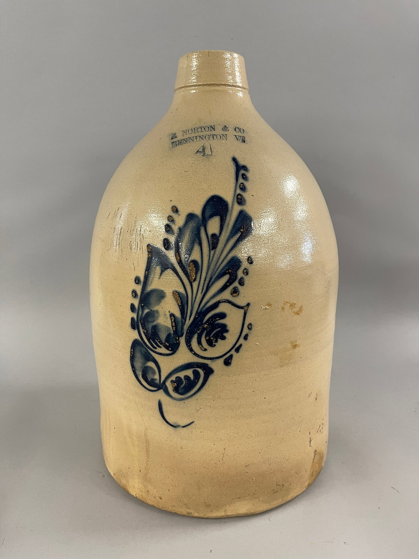 STONEWARE JUG 4 GALLON E.NORTON & CO. BENNINGTON VT: STONEWARE JUG 4 GALLON E.NORTON & CO. BENNINGTON VT