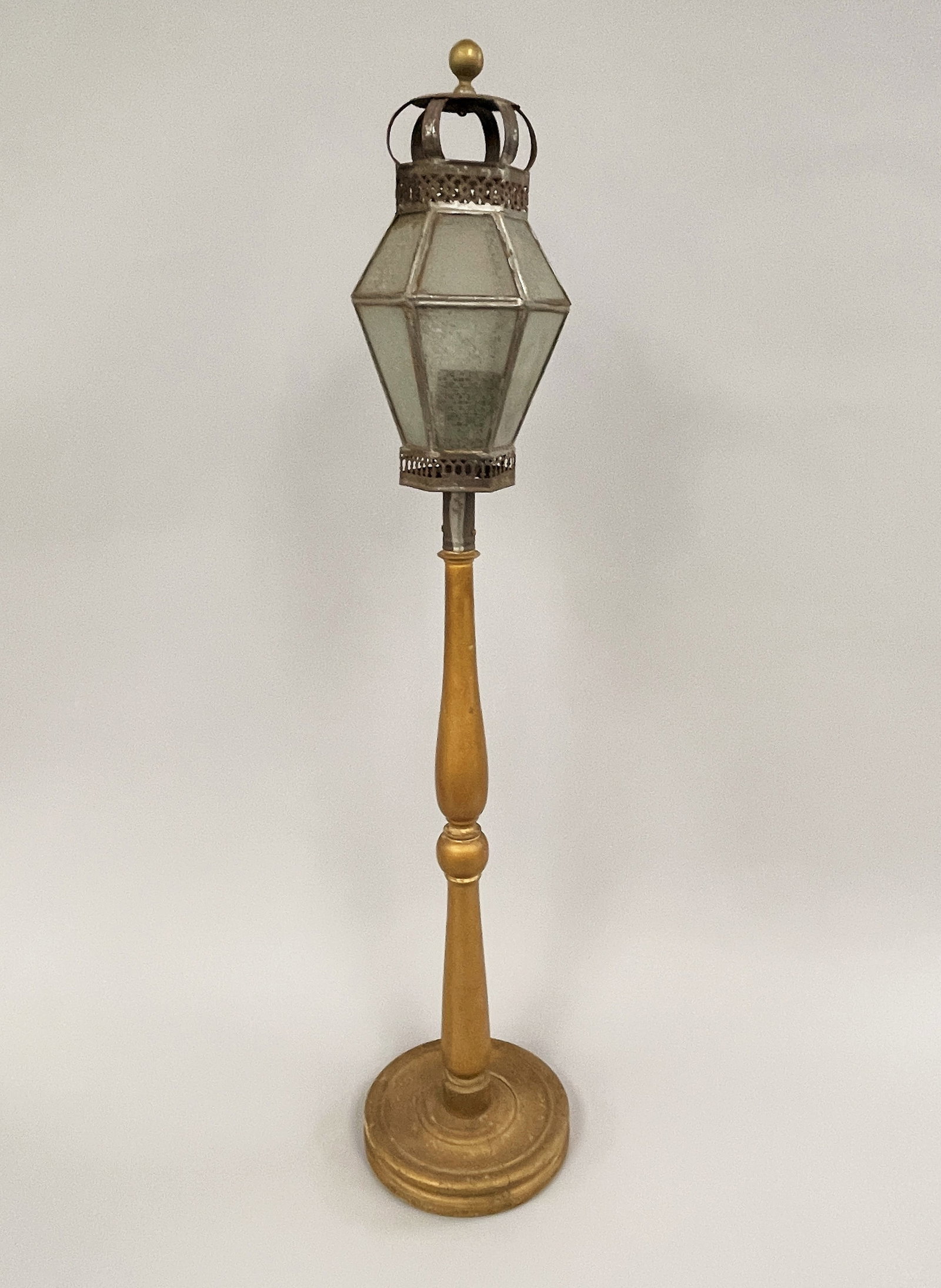 TALL SHEET TIN COURTING LAMP: TALL SHEET TIN, GILT BASED COUNTRY PEDESTAL SHAPED COURTING LAMP