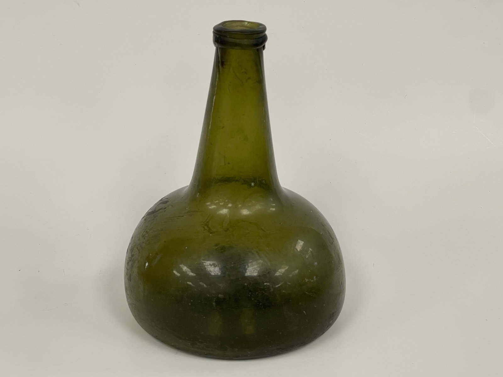 EARLY MALLET SHAPED GREEN GLASS BOTTLES: EARLY MALLET SHAPED GREEN GLASS BOTTLES 8 3/8" SMOOTH PONTOL
