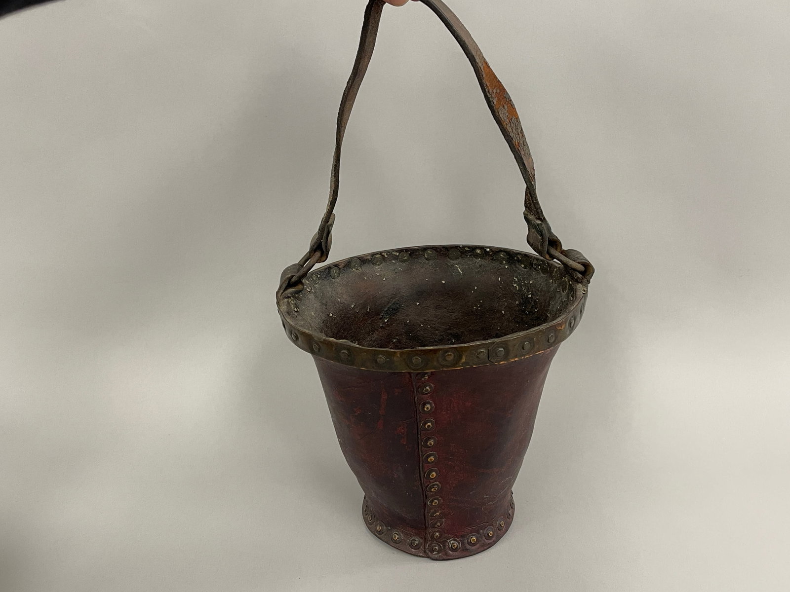 18TH C GEORGIAN LEATHER FIRE BUCKET (1 of 6)