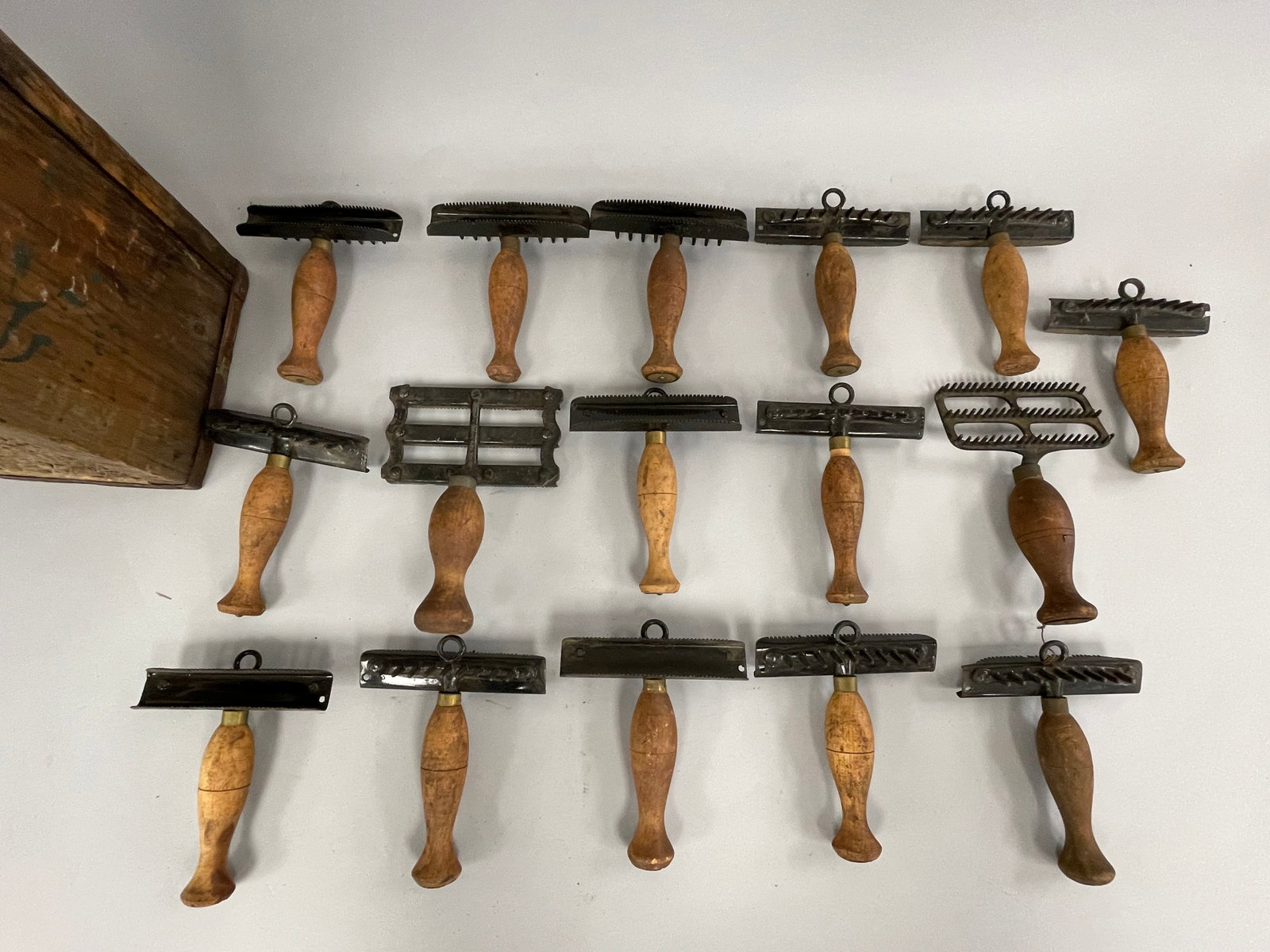 GROUPING CURRY HORSE COMBS NEW HAVEN 1876 (1 of 4)