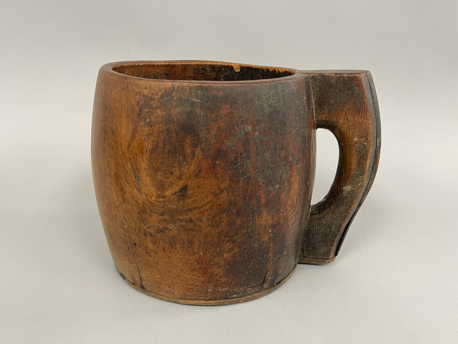 EARLY WOOD TANKARD: EARLY WOOD TANKARD