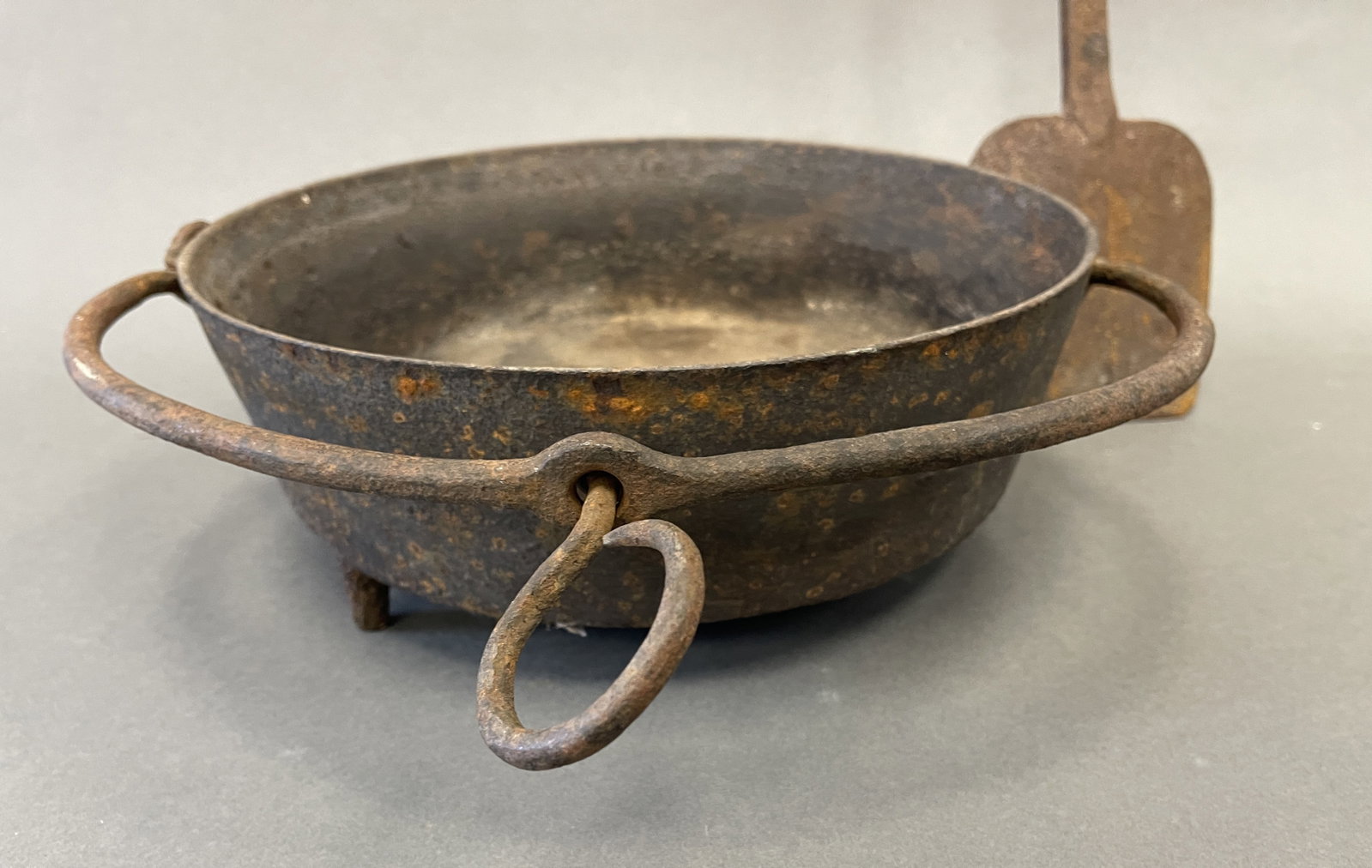 IRON POT - 3