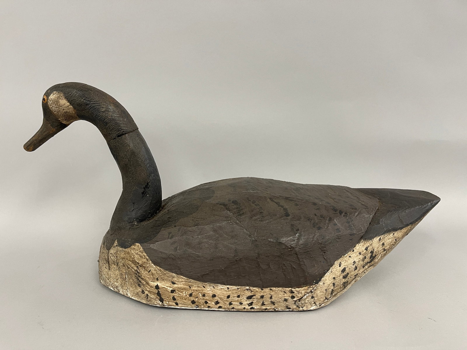 HAND CARVED WOODEN CANADIAN GOOSE: HAND CARVED WOODEN CANADIAN GOOSE