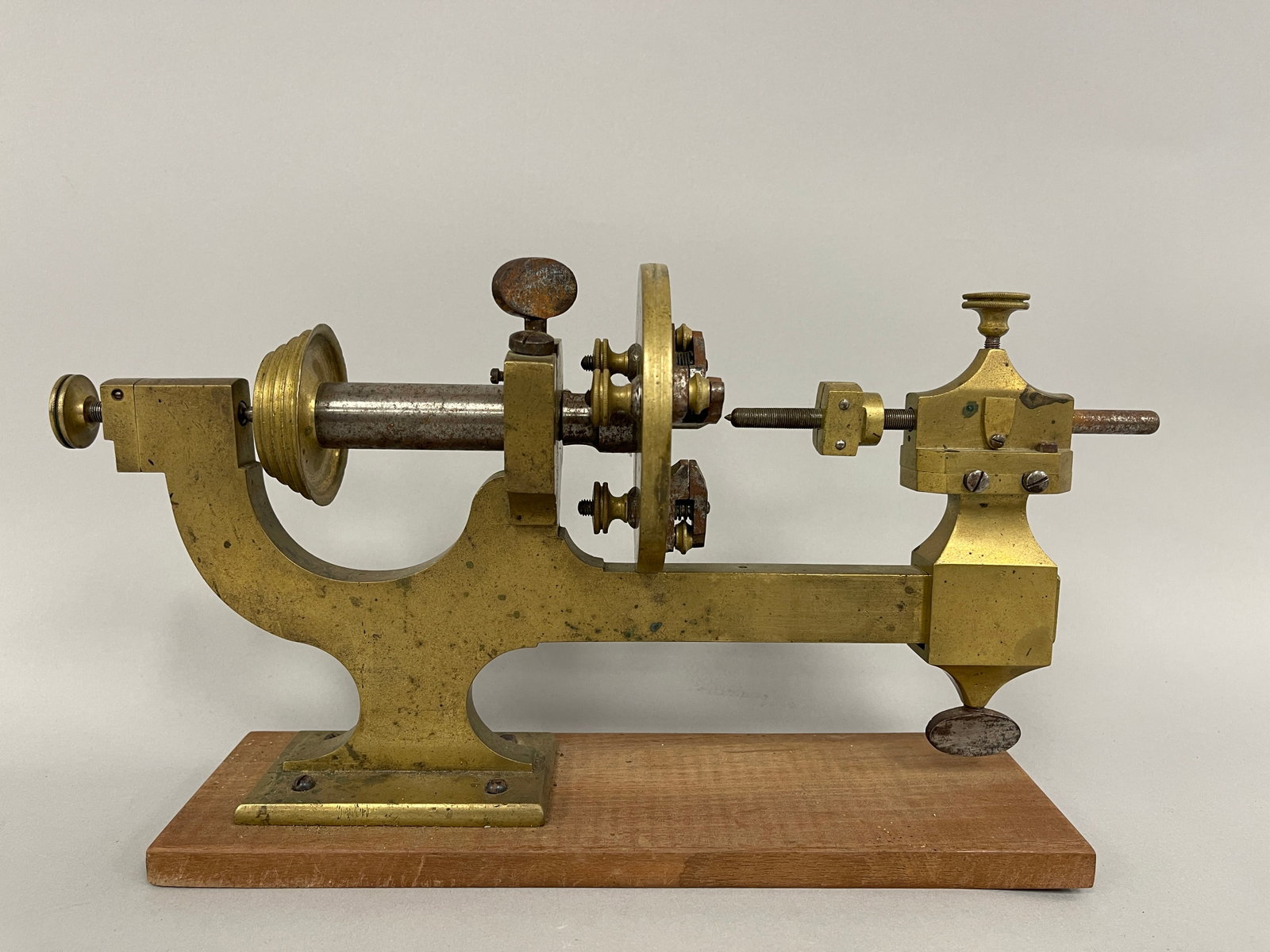 BRASS WATCHMAKER'S LATHE: BRASS WATCHMAKER'S LATHE