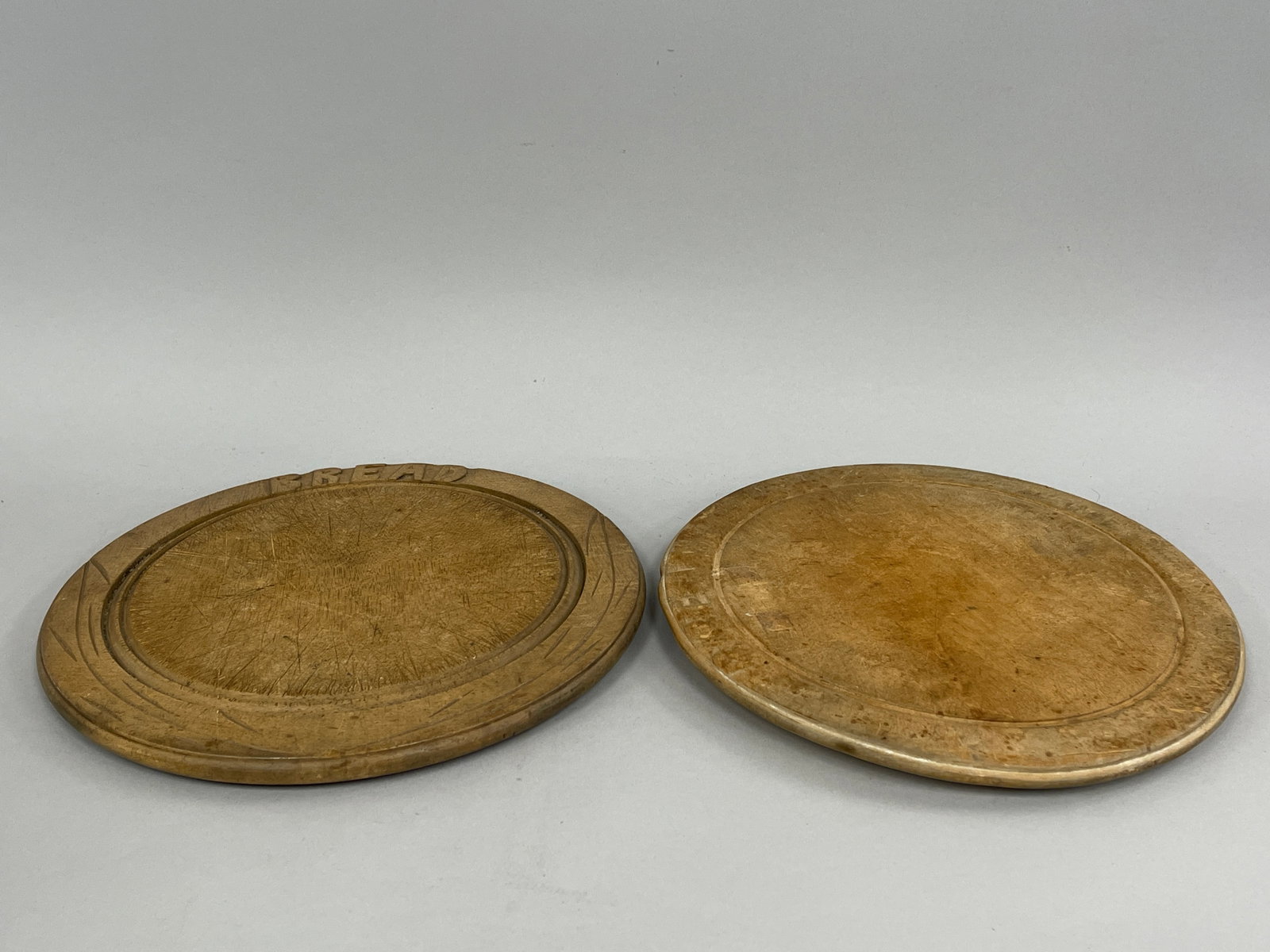 2 EARLY CARVED ROUND BREAD BOARDS: 2 EARLY CARVED ROUND BREAD BOARDS