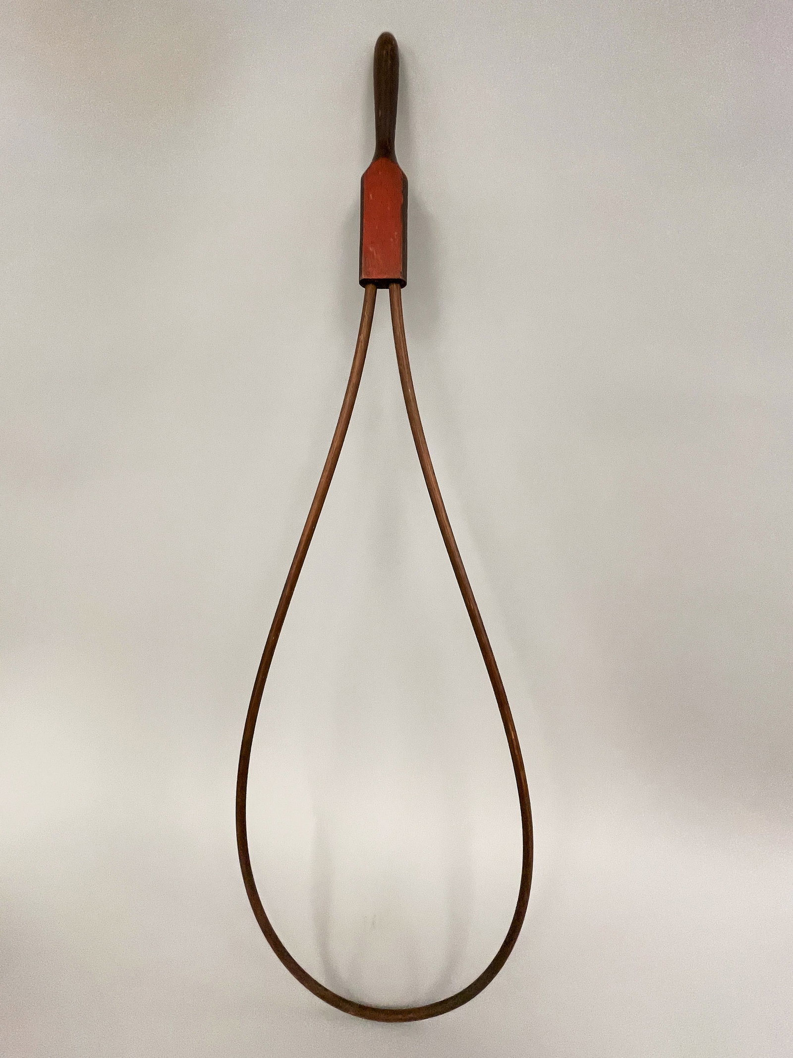 19TH C SHAKER ENFIELD, CT RUG BEATER: 19TH C SHAKER ENFIELD, CT RUG BEATER WITH RED PAINTED HANDLE AND REMNANTS OF A LABEL