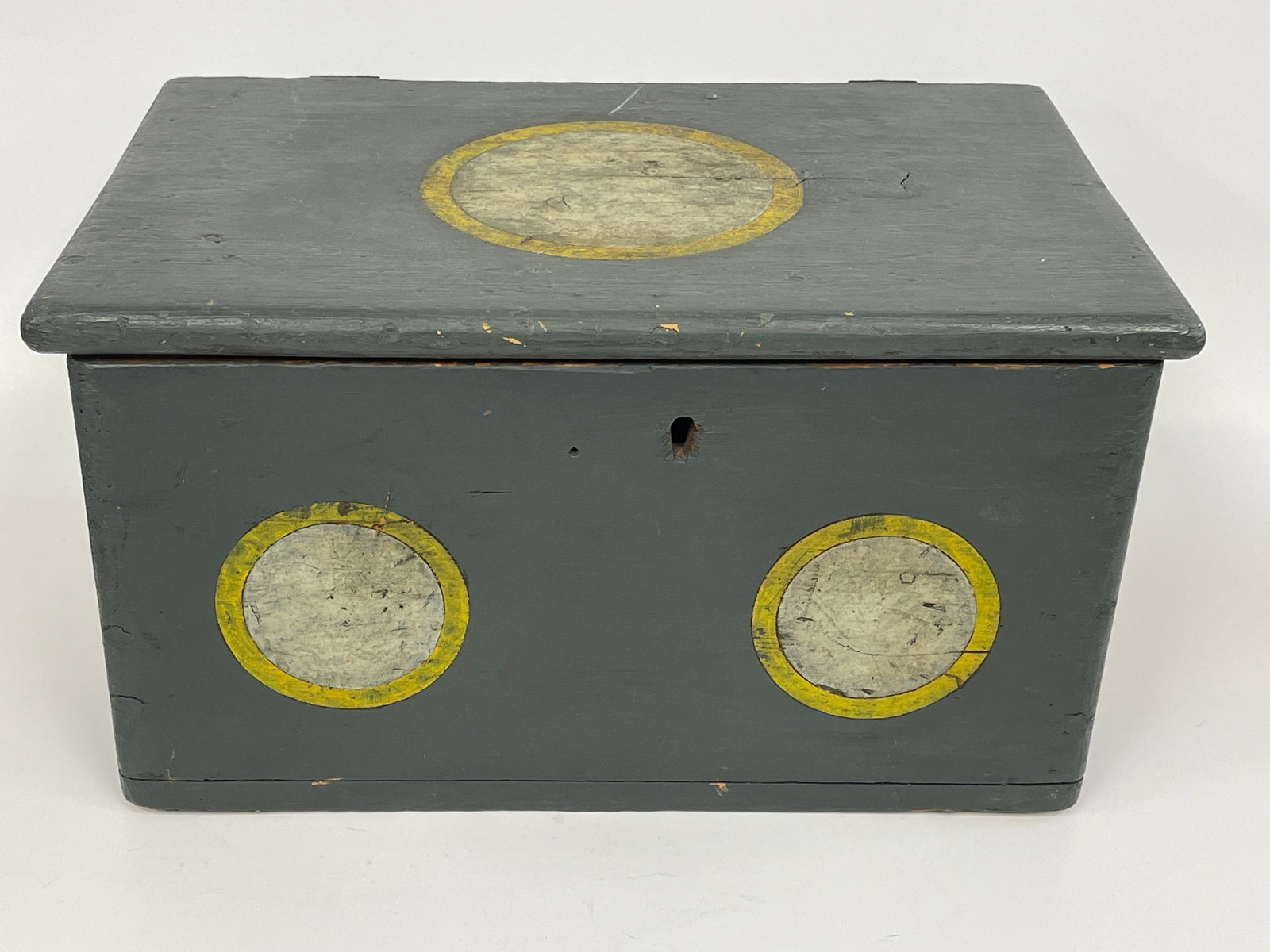 PA DUTCH CHILDS BLANKET CHEST: PA DUTCH CHILDS BLANKET CHEST , WITH TILL PAINT DECORATED 16" X 8" X 9"