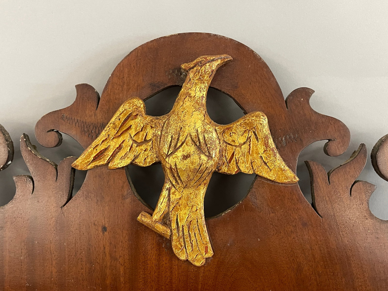 CHIPPENDALE MIRROR WITH EAGLE - 3