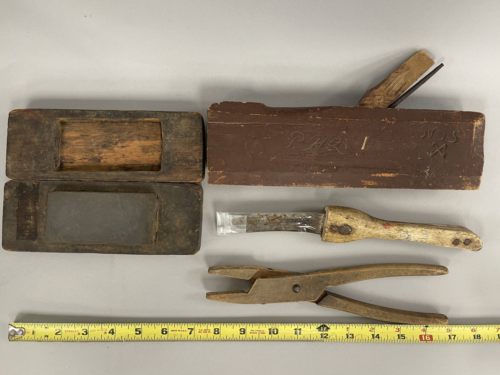 19TH C MOLDING PLANE , TOOLS: 19TH C MOLDING PLANE MAKERS INITIALS + MARK , WHETSTONE , WOOD PLIERS , BOWIE KNIFE