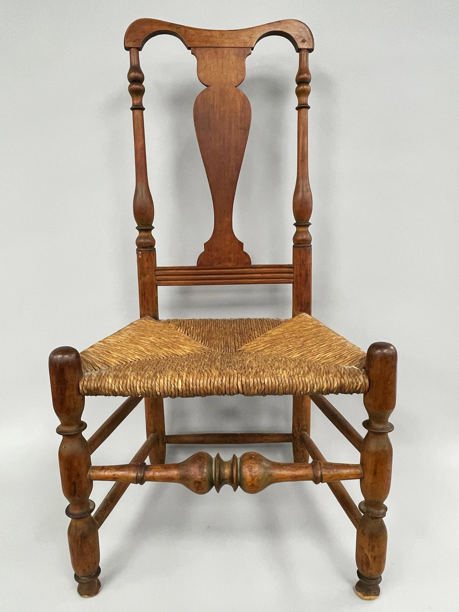 COUNTRY QUEEN ANNE SIDE CHAIR 1760-1790: COUNTRY QUEEN ANNE SIDE CHAIR 1760-1790 WITH YOKE CREST AND MOLDED RAIL UNDER THE SPAT