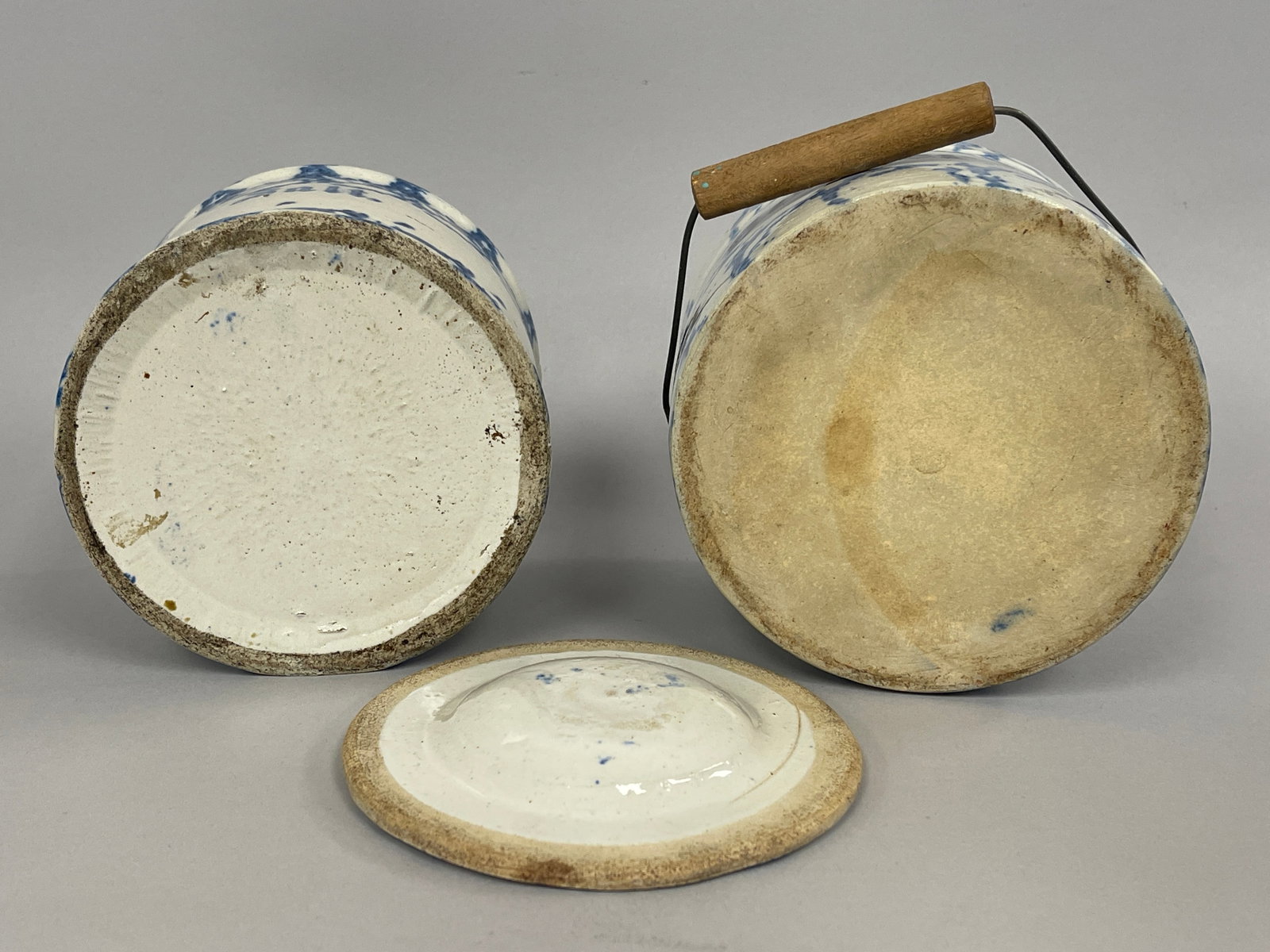 TWO BLUE SPONGEWARE ITEMS - 4