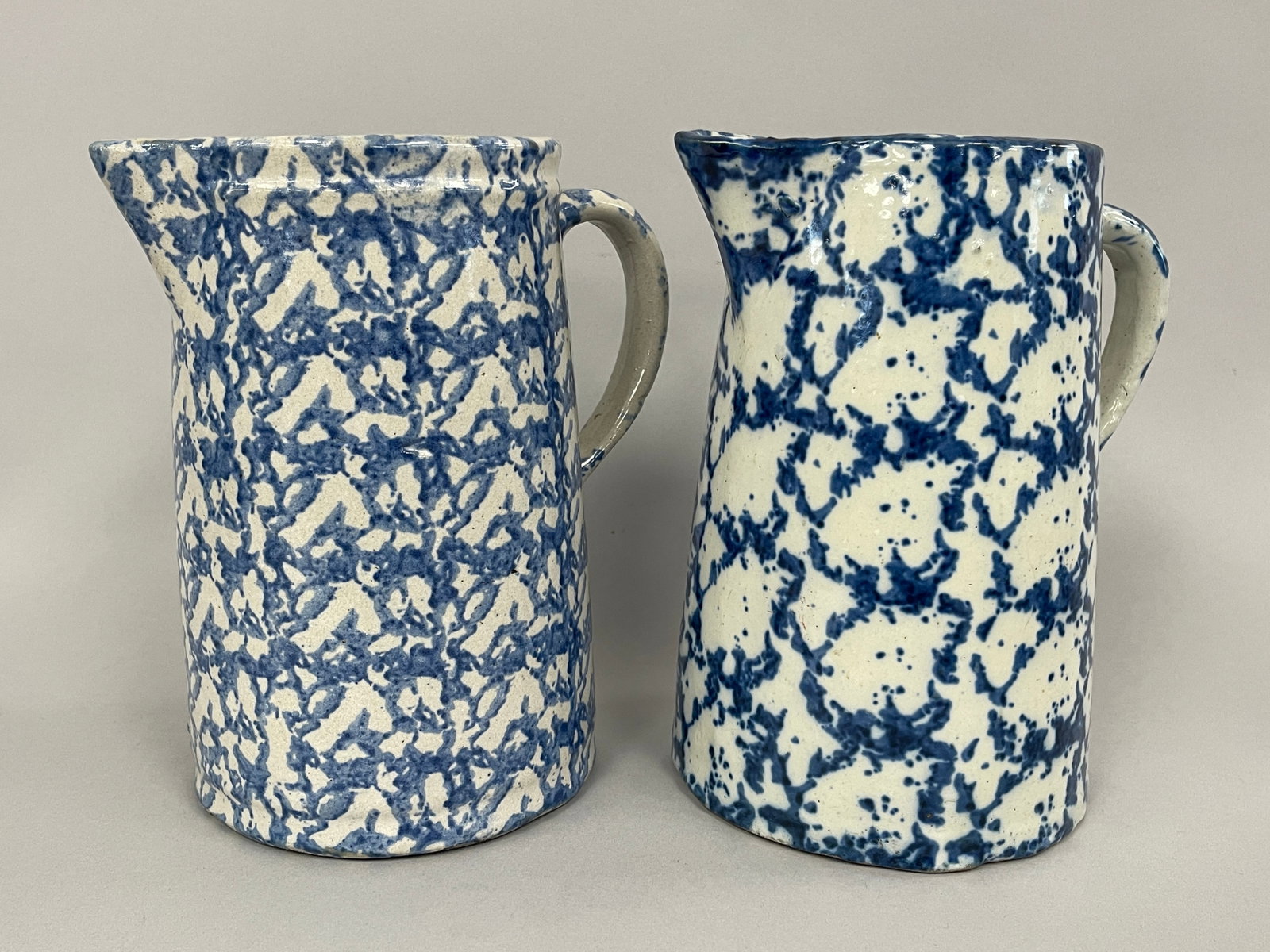 TWO ANTIQUE STONEWARE BLUE SPONGEWARE & PITCHER (1 of 7)