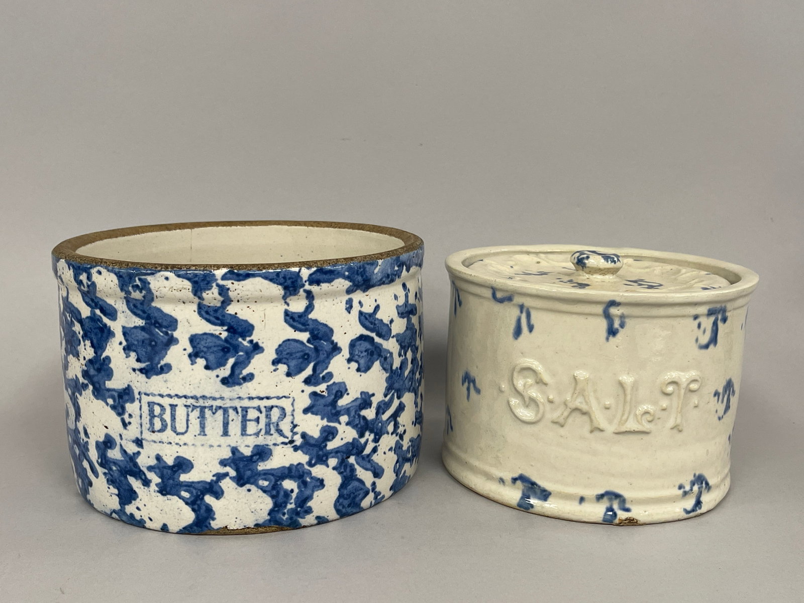 TWO SPONGEWARE ITEMS , OPEN BUTTER CROCK: TWO SPONGEWARE ITEMS , OPEN BUTTER CROCK
