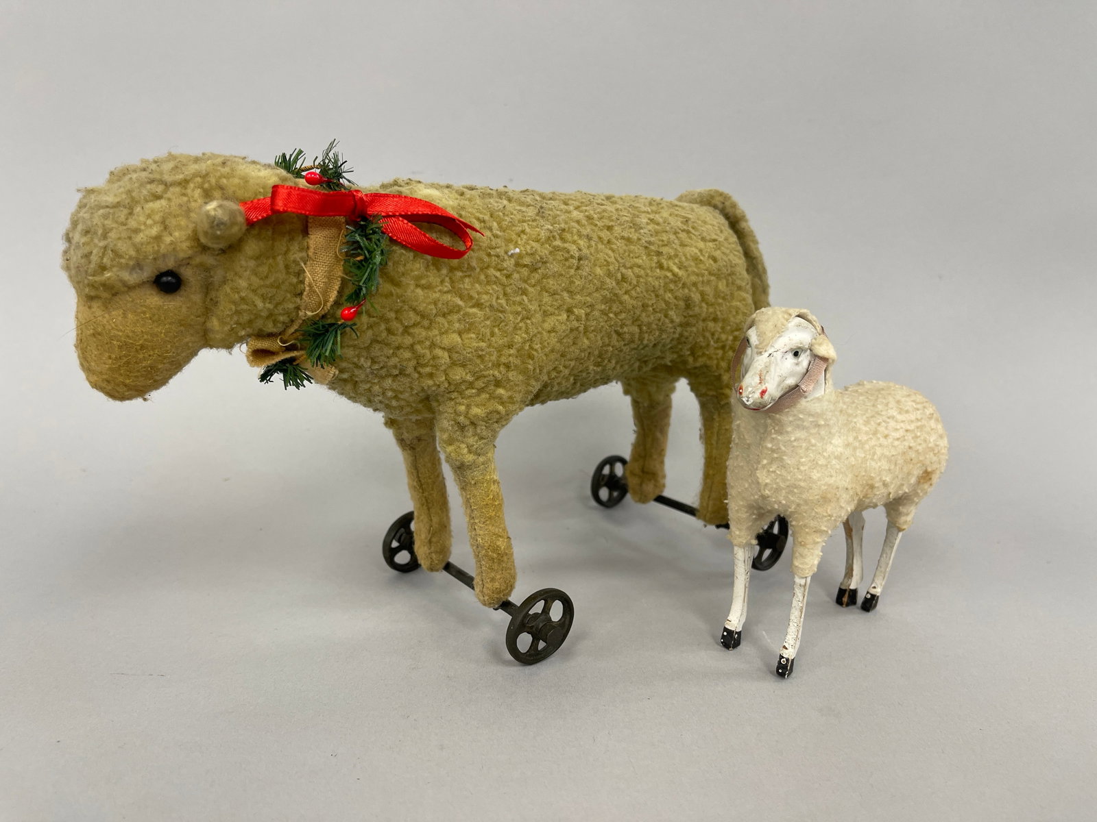 LAMB PULL TOY , GERMAN PUTZ LAMB (1 of 3)