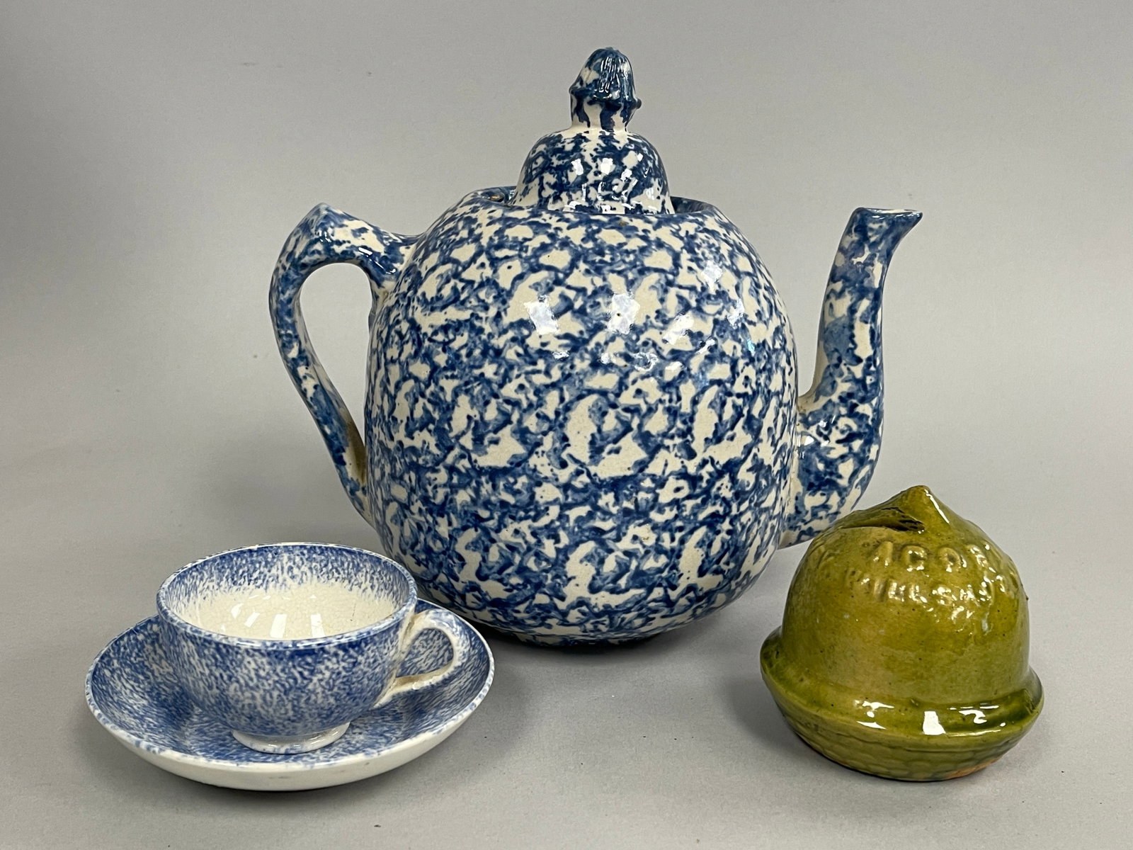 COLLECTION OF POTTERY ITEMS (1 of 5)