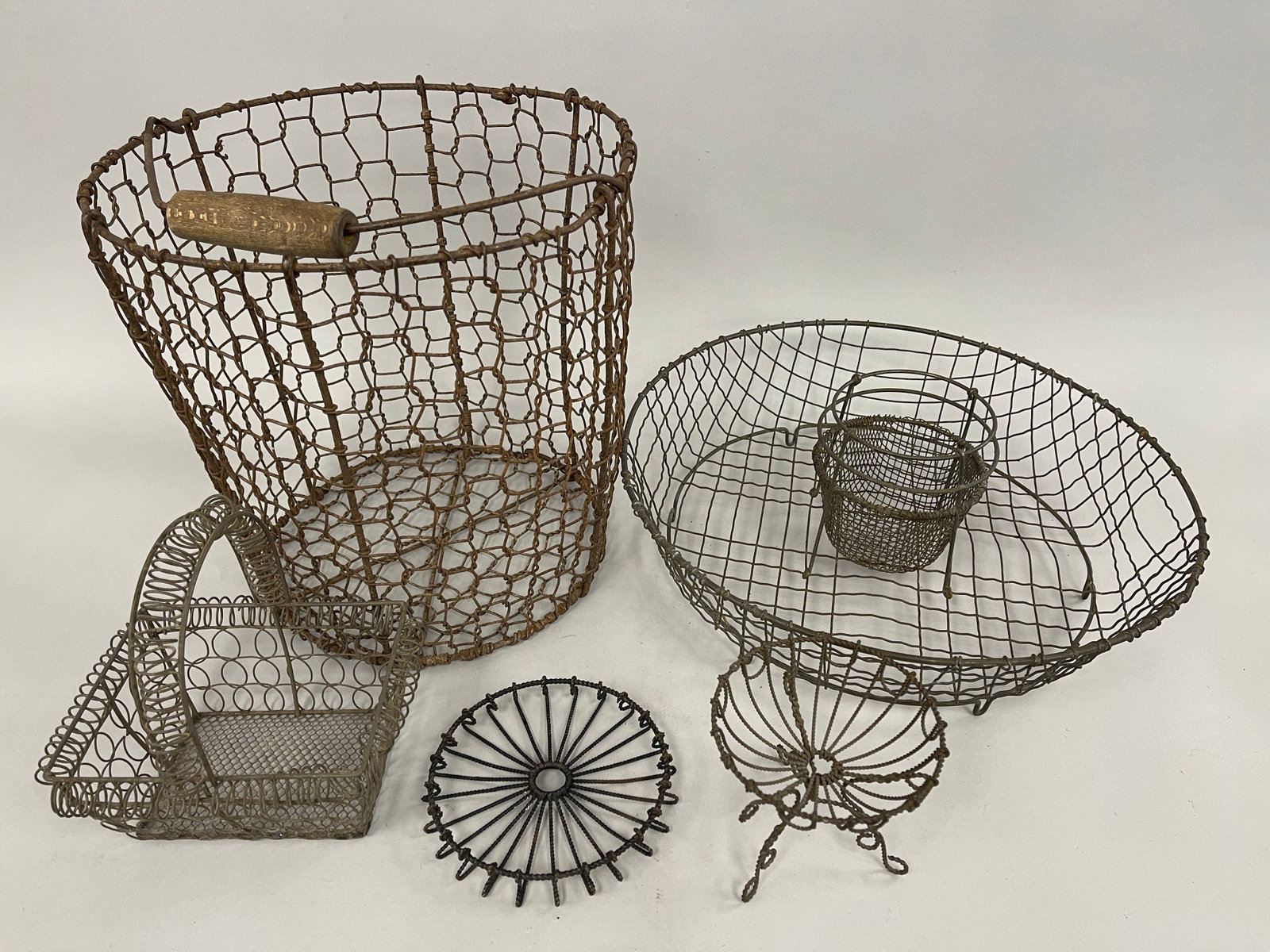 GROUPING OF WIRED ITEMS BASKETS , ECT - 2