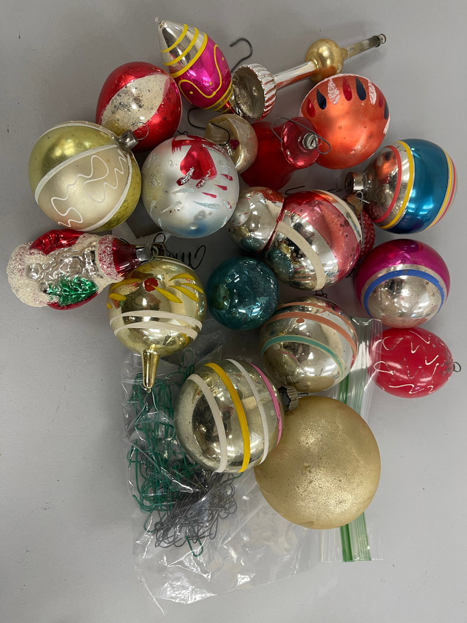 GROUPING OF CHRISTMAS ORNAMENTS (1 of 4)