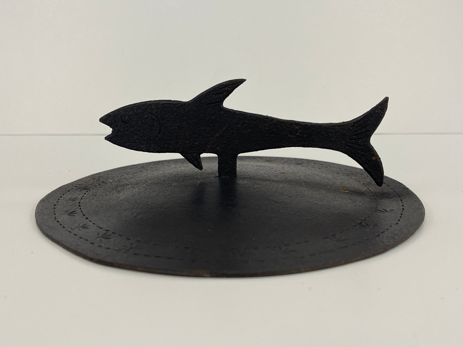 IRON POT LID 2/ VERY DECORATIVE FISH SHAPED HANDLE: FORGED IRON POT LID 2/ VERY DECORATIVE FISH SHAPED HANDLE