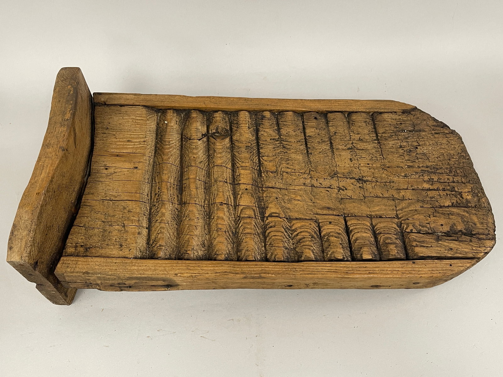 EARLY PRIMITIVE SCRUB BOARD - 4