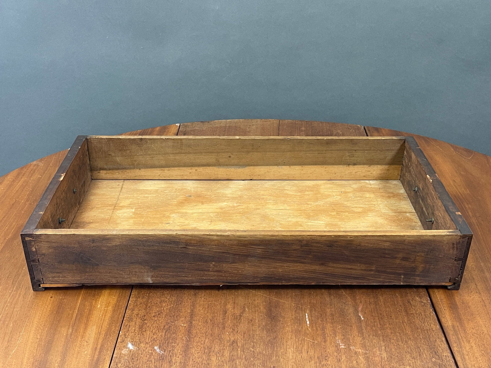 BOLDLY TURNED WALNUT GATELEG TABLE - 7