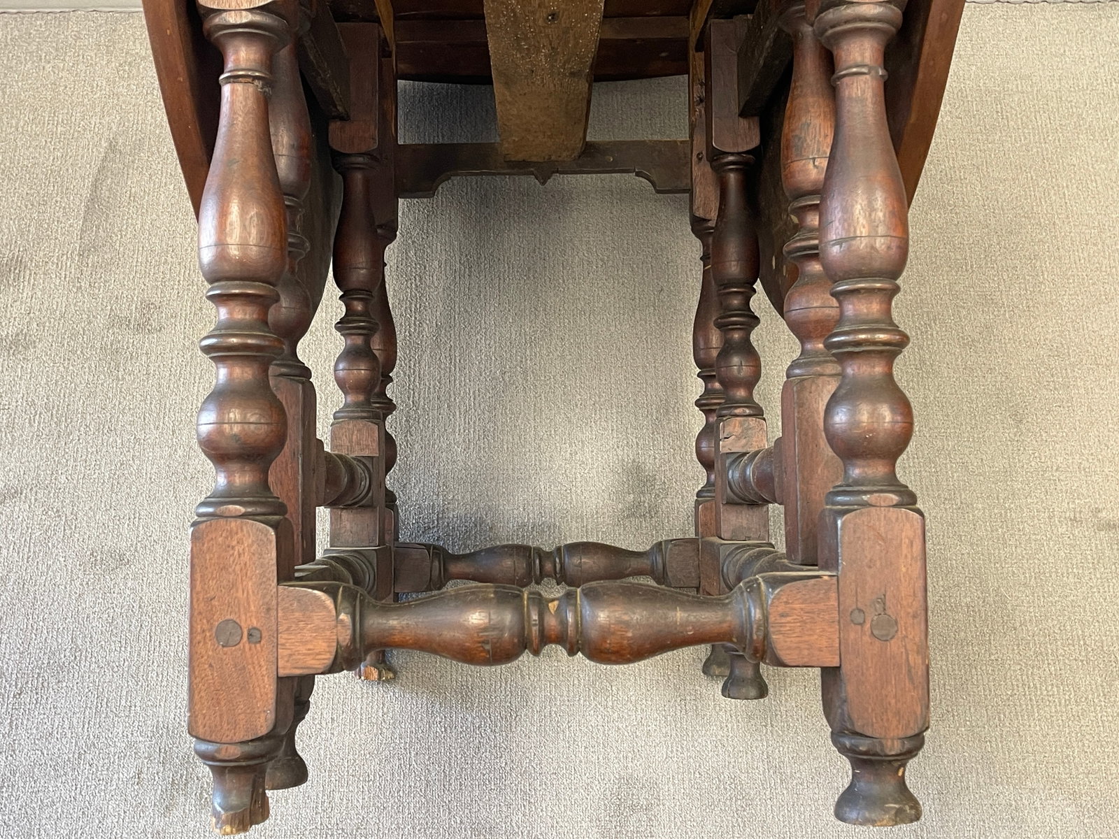 BOLDLY TURNED WALNUT GATELEG TABLE - 9