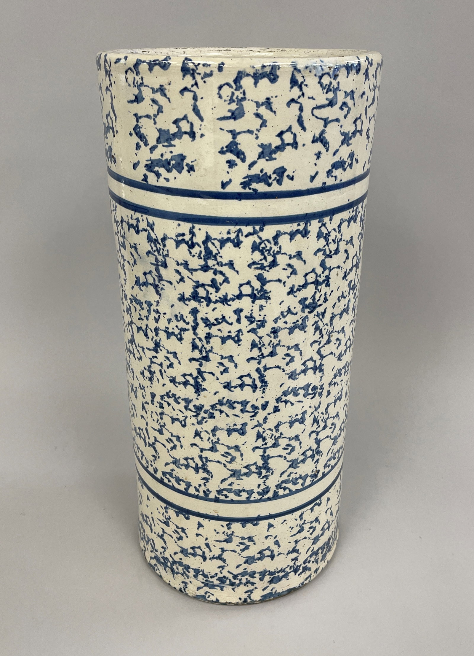 RARE BLUE SPONGEWARE UMBRELLA STAND: RARE BLUE SPONGEWARE UMBRELLA STAND VERY GOOD CONDITION 21" X 9..5"
