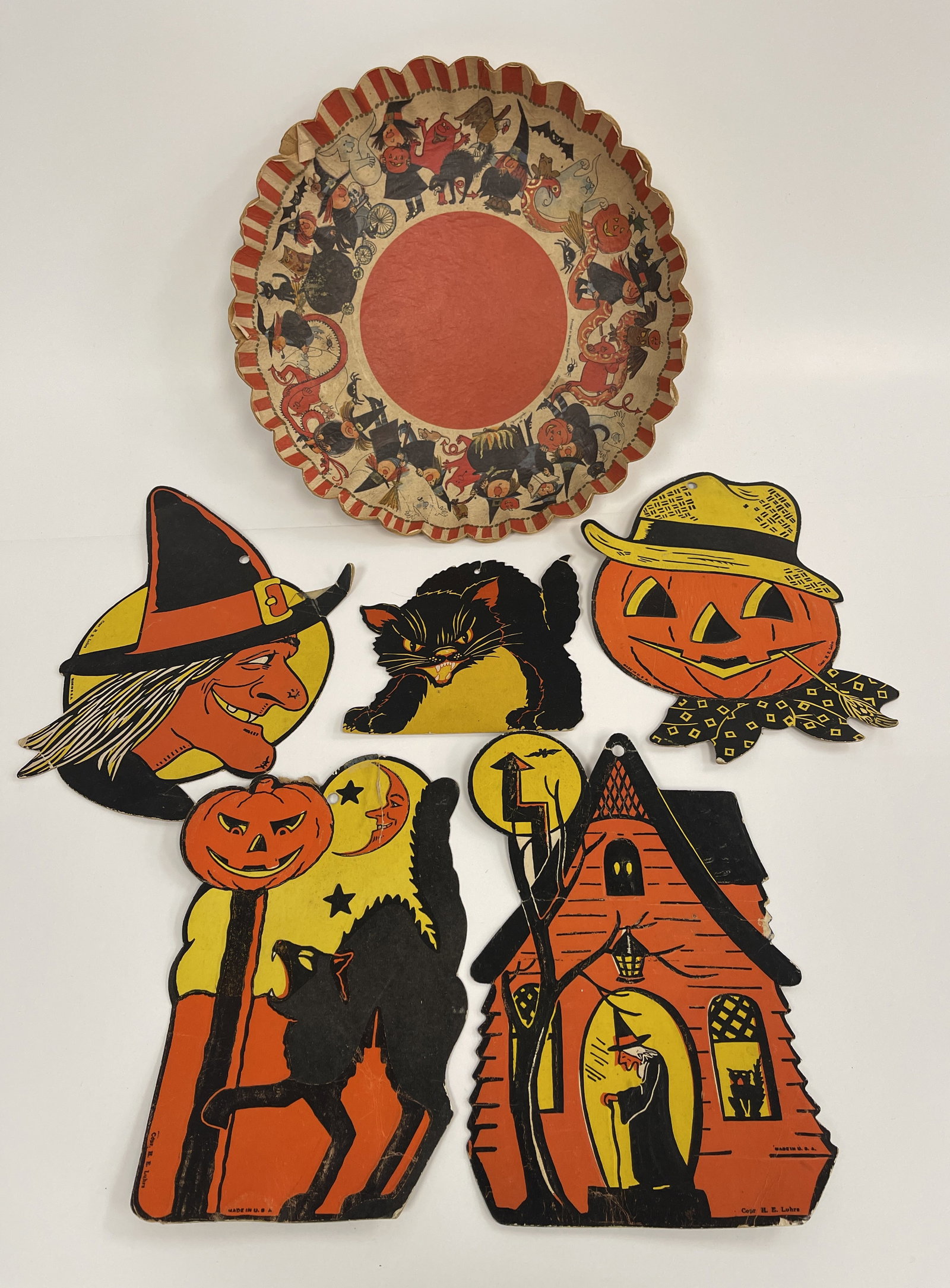 GROUPING OF VINTAGE HALLOWEEN DECORATIONS (1 of 5)