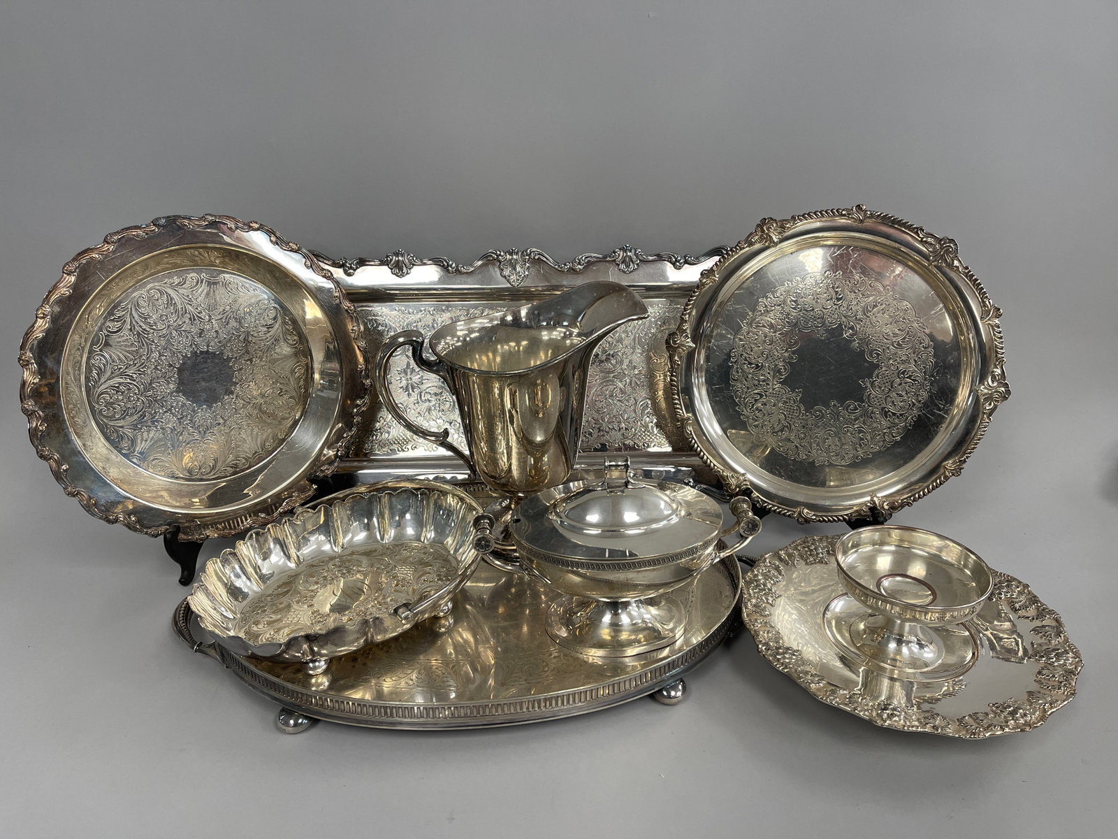 GROUPING OF SILVERPLATE ITEMS (1 of 6)