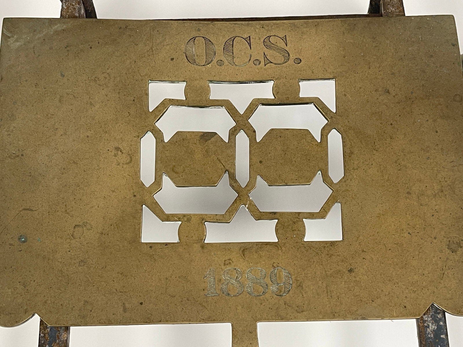 BRASS TRIVET DATES 1889, TWO BRASS PUSH UP CANDLESTICKS - 3